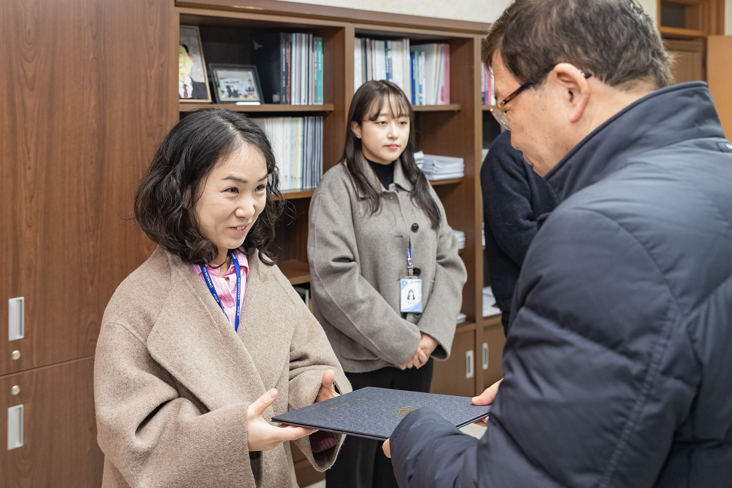 20250317-전입 및 신규임용 직원 발령장 수여 20250317-25621_L_154340.jpg