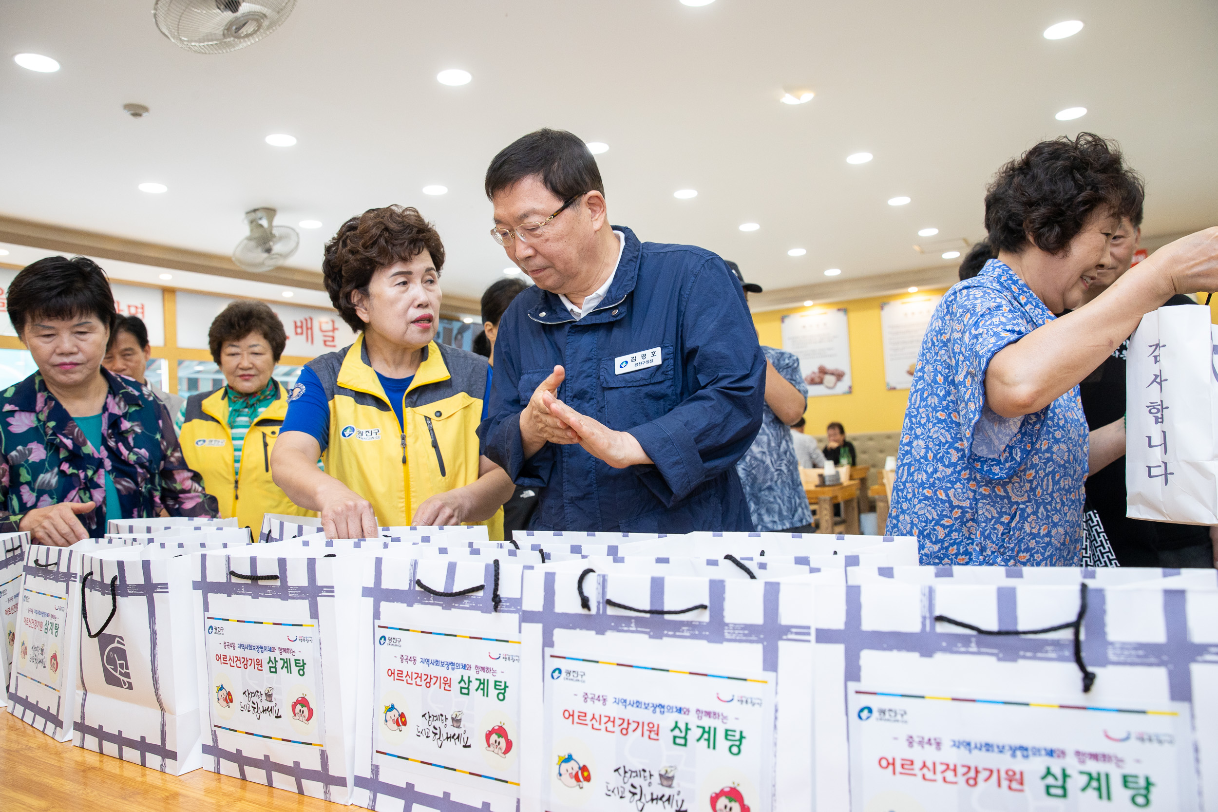 20250718-중곡4동 어르신 건강기원 영양 삼계탕 드리기 행사 20250718-8963_L_174245.jpg