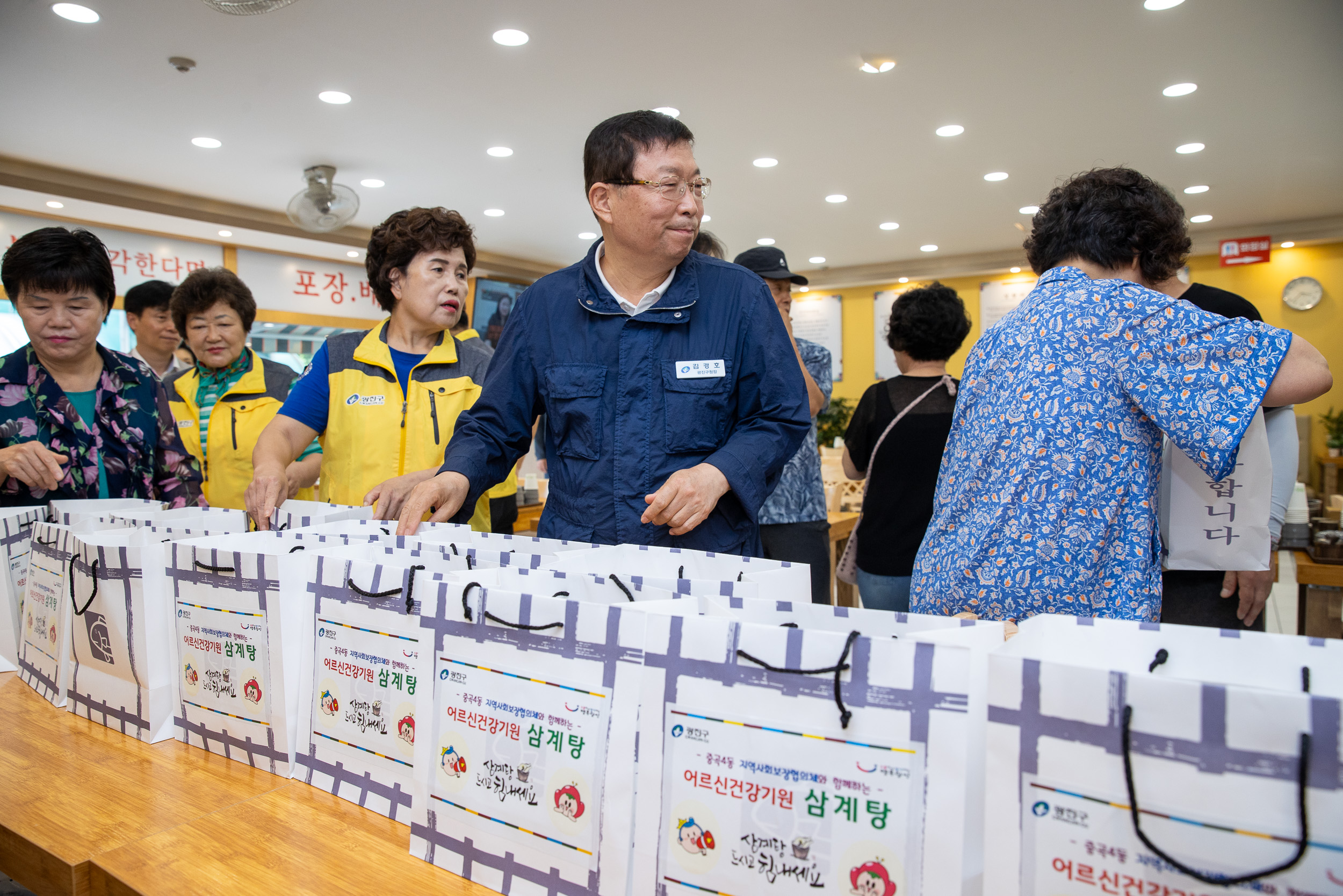 20250718-중곡4동 어르신 건강기원 영양 삼계탕 드리기 행사 20250718-8968_L_174245.jpg