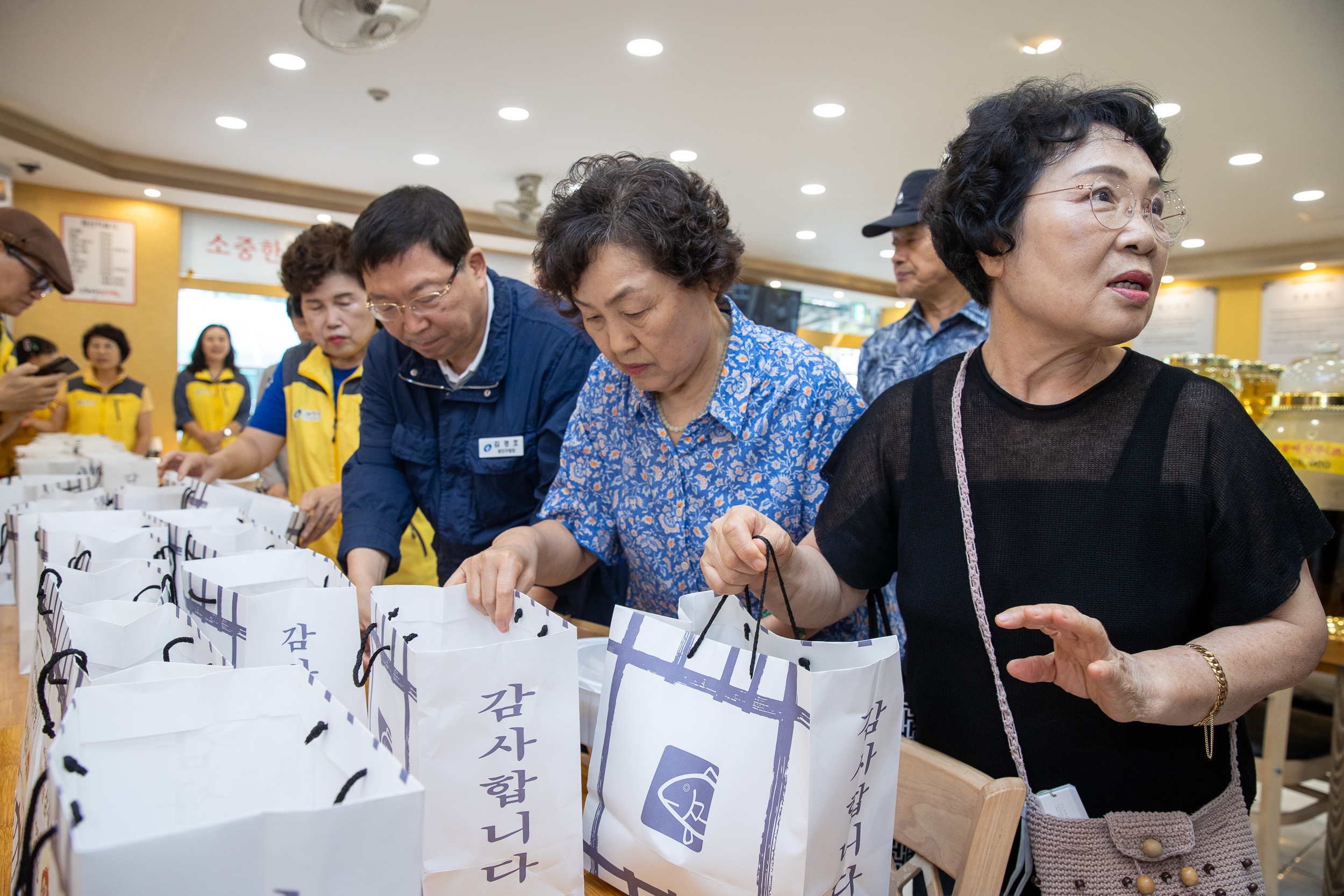 20250718-중곡4동 어르신 건강기원 영양 삼계탕 드리기 행사 20250718-8954_L_174245.jpg