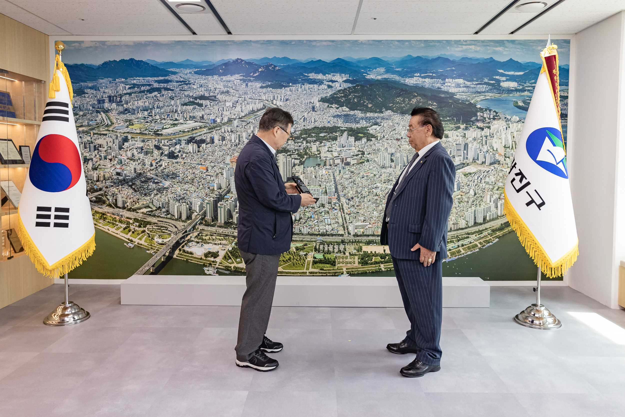 20250826-민주평화통일자문회의 감사패 수여 20250826-8964_L_151400.jpg