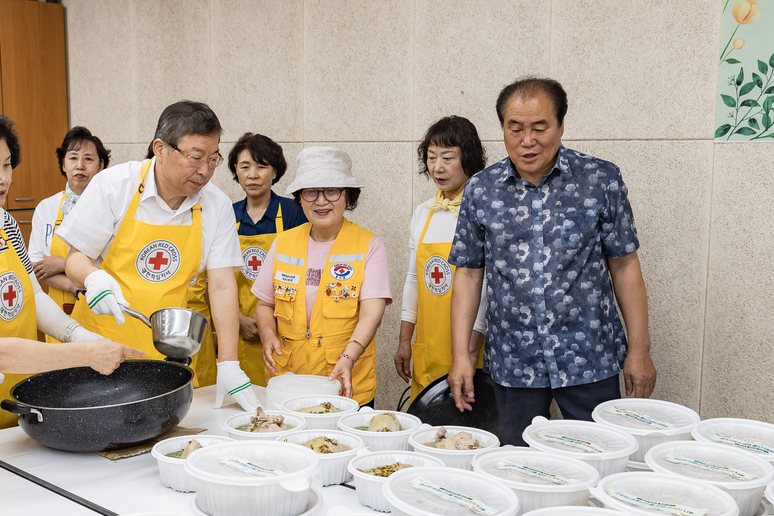 20250710-2025 중곡3동 특화사업 건강한 여름나기를 위한 삼계탕 나눔 20250710-1526_L_172554.jpg