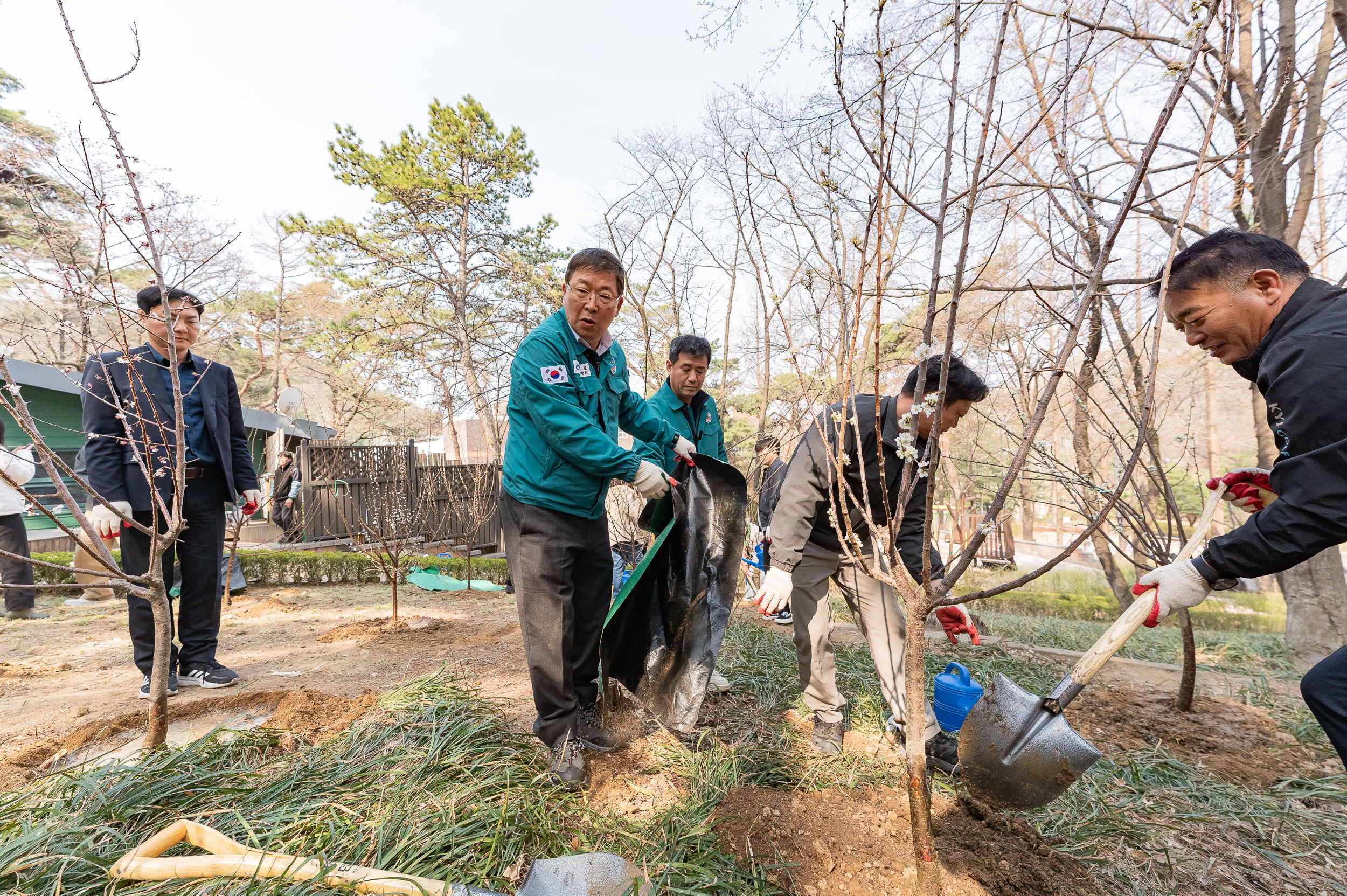 20250404-탄소중립 직원 나무심기 행사(제80회 식목일 기념) 20250404-44176_L_173030.jpg