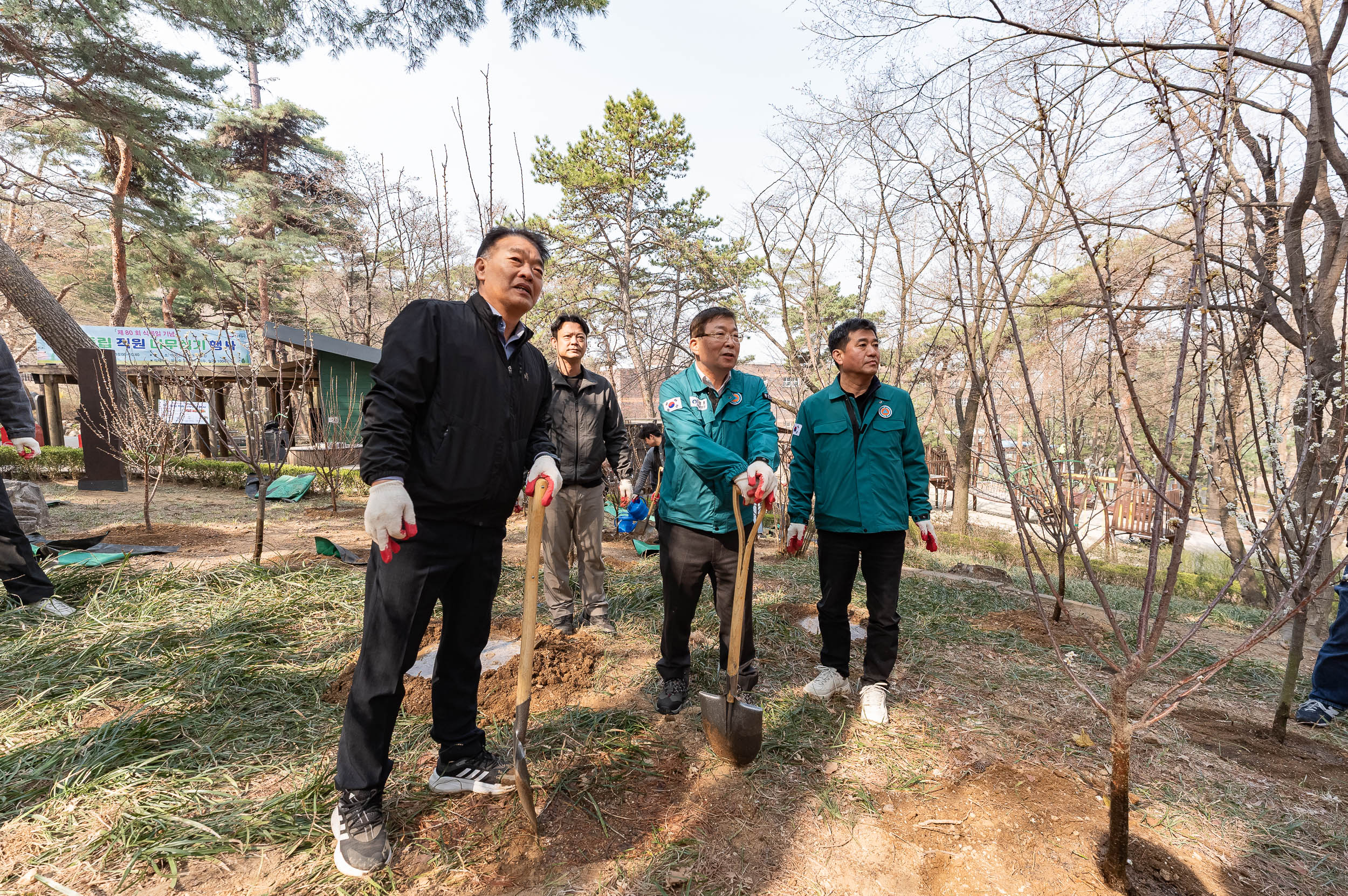 20250404-탄소중립 직원 나무심기 행사(제80회 식목일 기념) 20250404-44203_L_173030.jpg