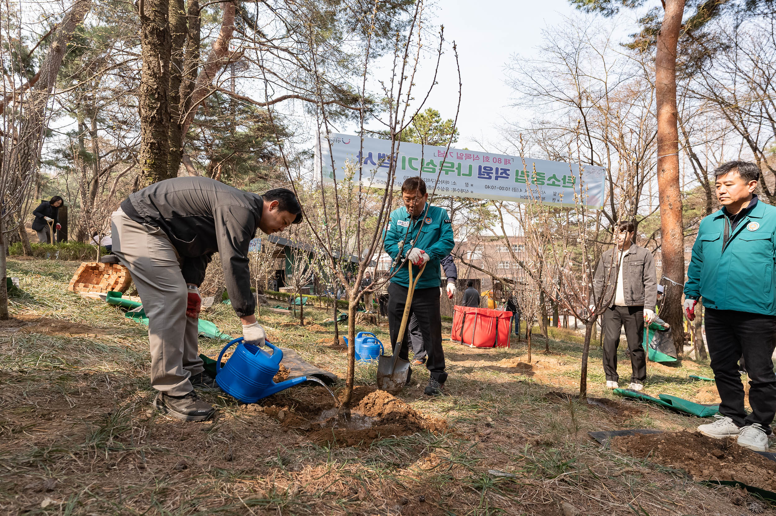 20250404-탄소중립 직원 나무심기 행사(제80회 식목일 기념) 20250404-44210_L_173031.jpg