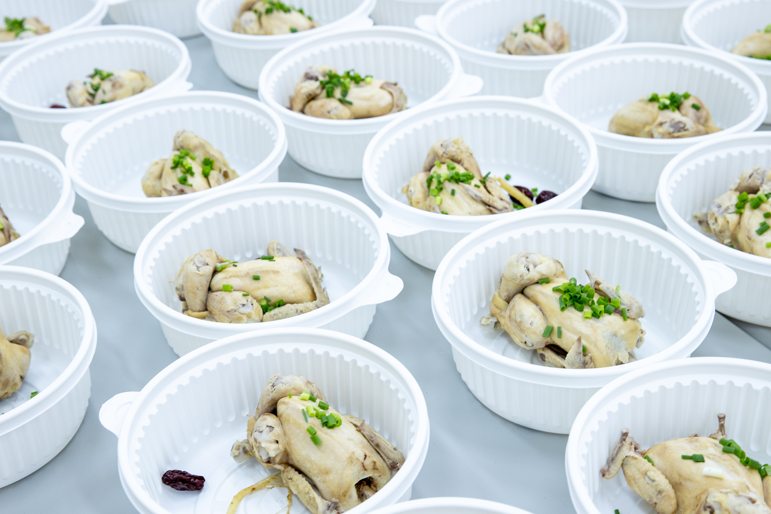 20250718-중곡1동 자원봉사캠프 사랑의 약초 삼계탕 나눔 20250718-8249_L_173901.jpg