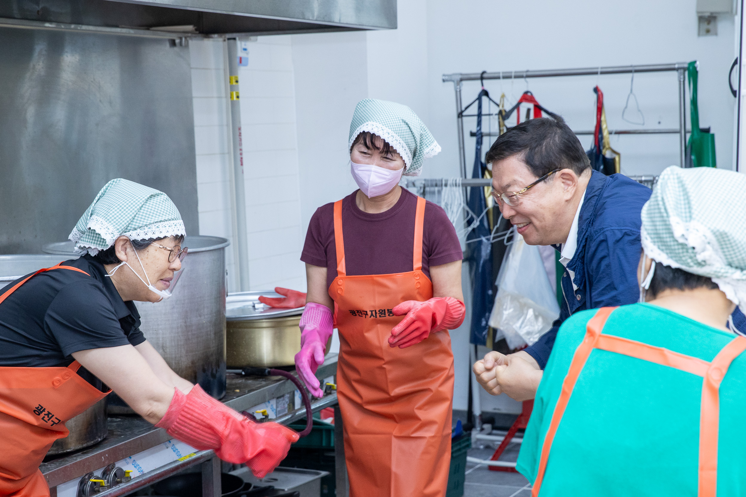 20250718-중곡1동 자원봉사캠프 사랑의 약초 삼계탕 나눔 20250718-8257_L_173901.jpg