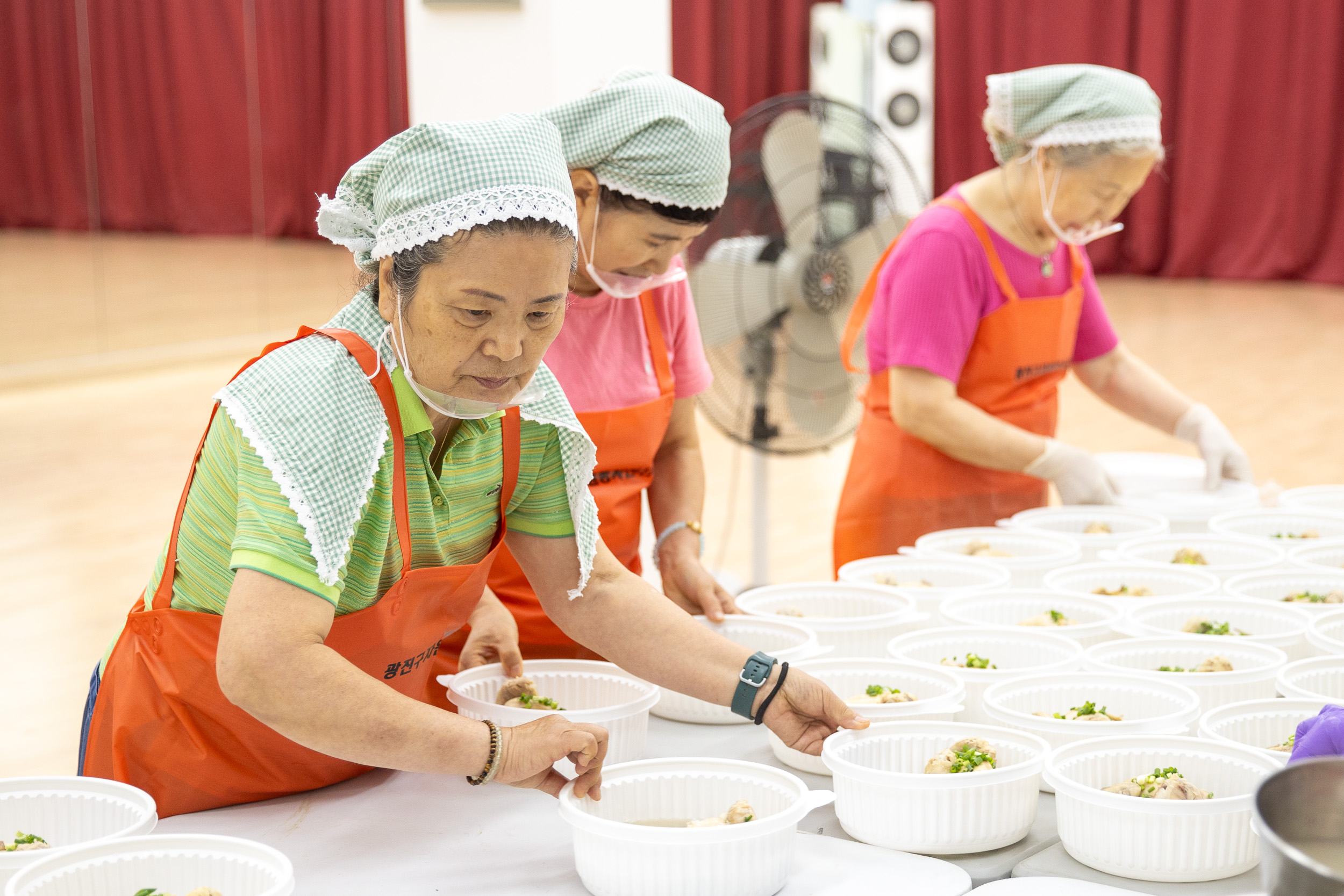 20250718-중곡1동 자원봉사캠프 사랑의 약초 삼계탕 나눔 20250718-8287_L_173901.jpg