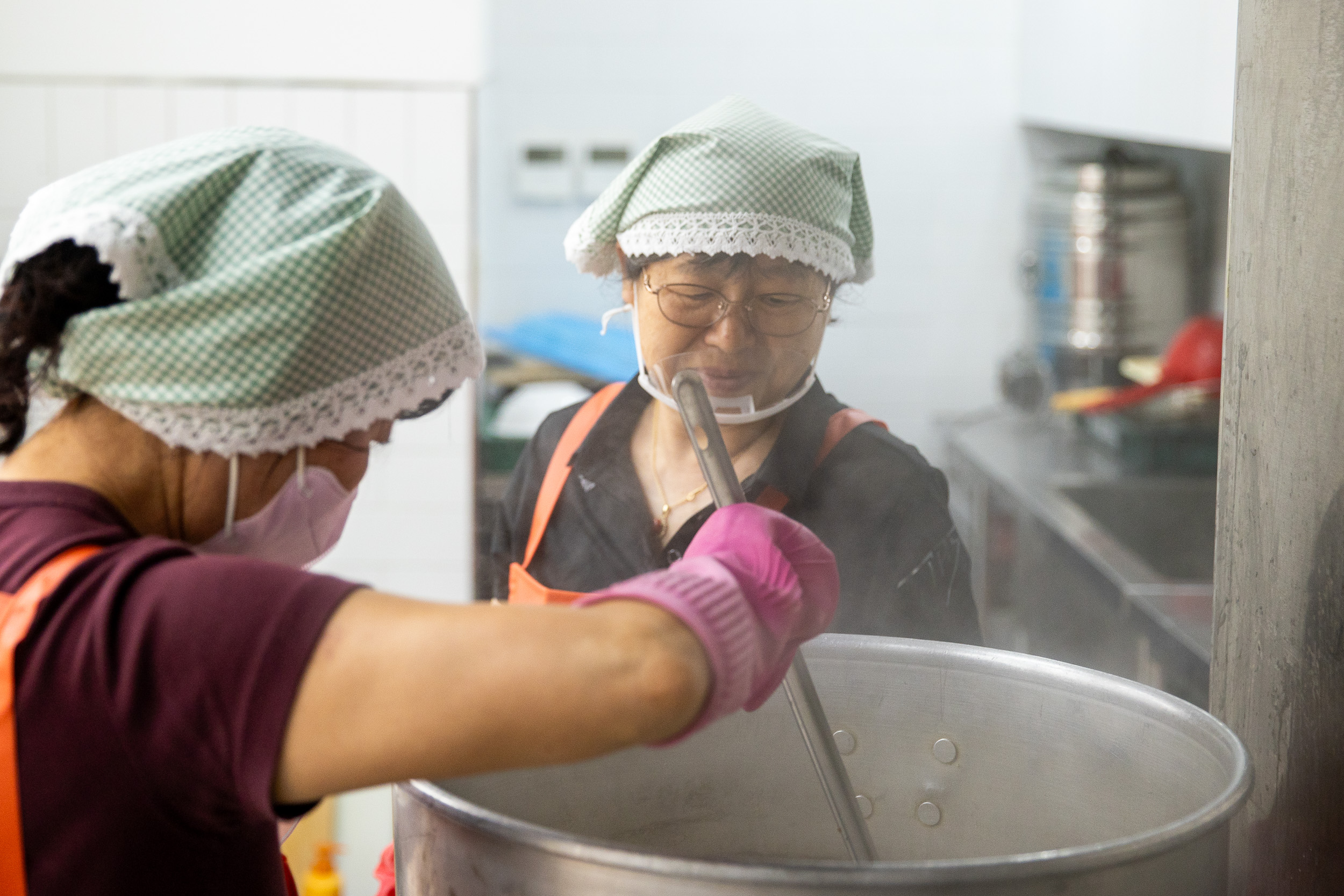 20250718-중곡1동 자원봉사캠프 사랑의 약초 삼계탕 나눔 20250718-8299_L_173901.jpg