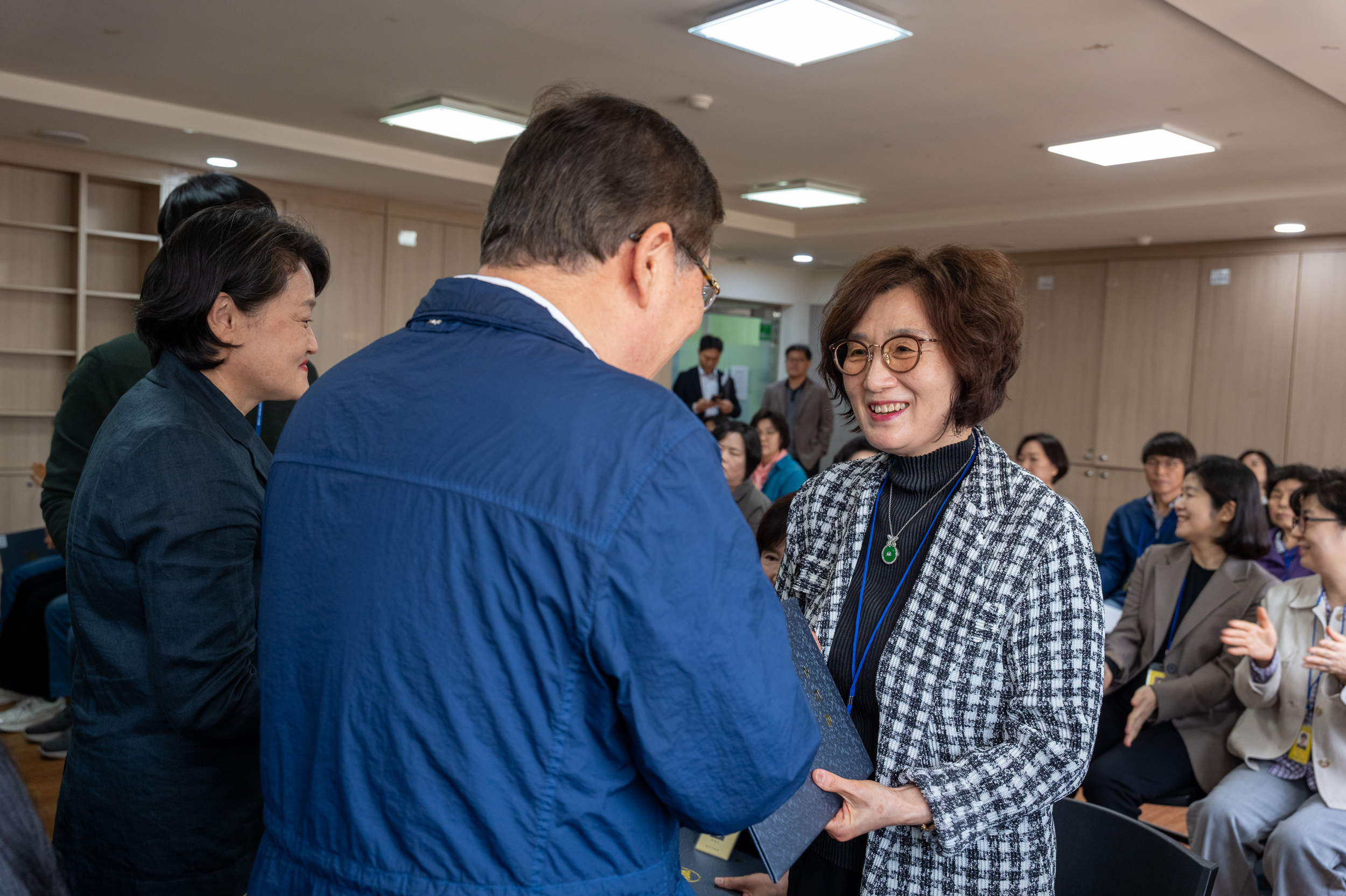 20250423-소비자식품위생감시원 위촉식 및 상반기 직무교육 20250423-59685_L_101736.jpg