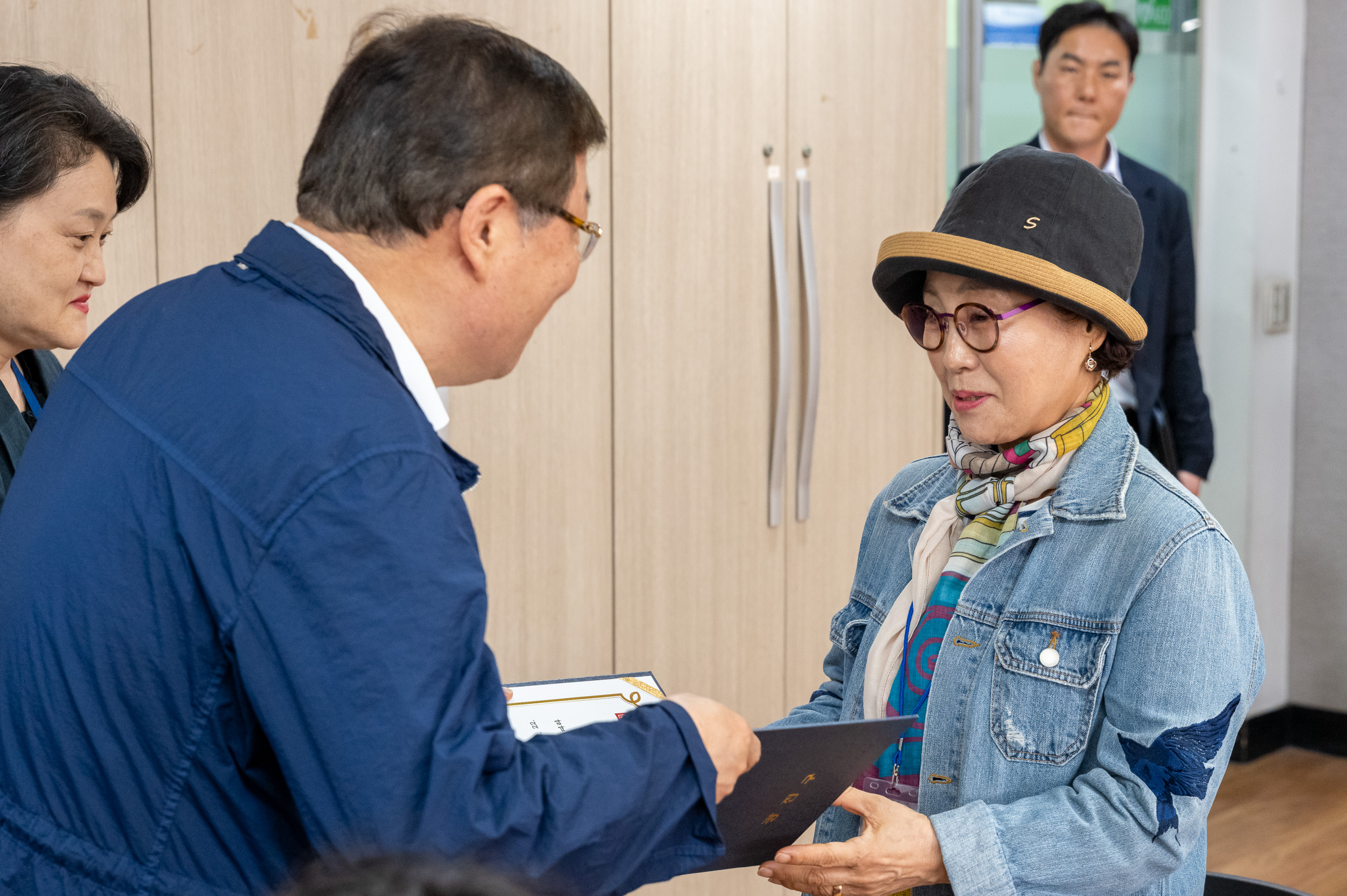 20250423-소비자식품위생감시원 위촉식 및 상반기 직무교육 20250423-59755_L_101736.jpg