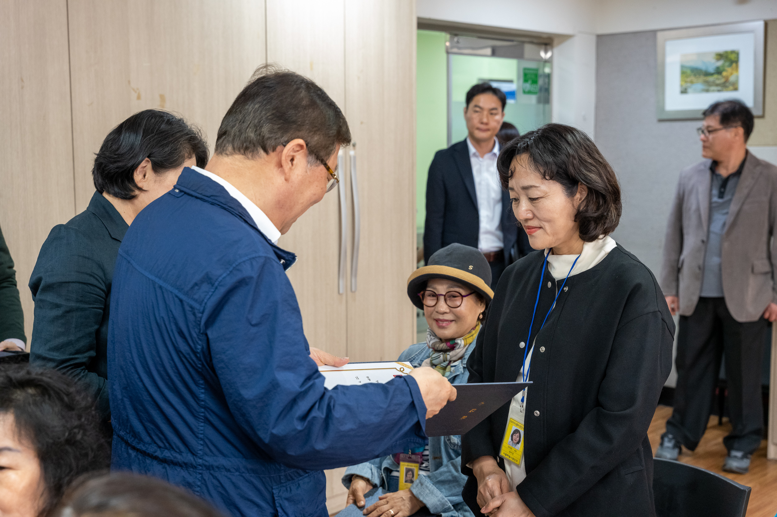20250423-소비자식품위생감시원 위촉식 및 상반기 직무교육 20250423-59764_L_101736.jpg