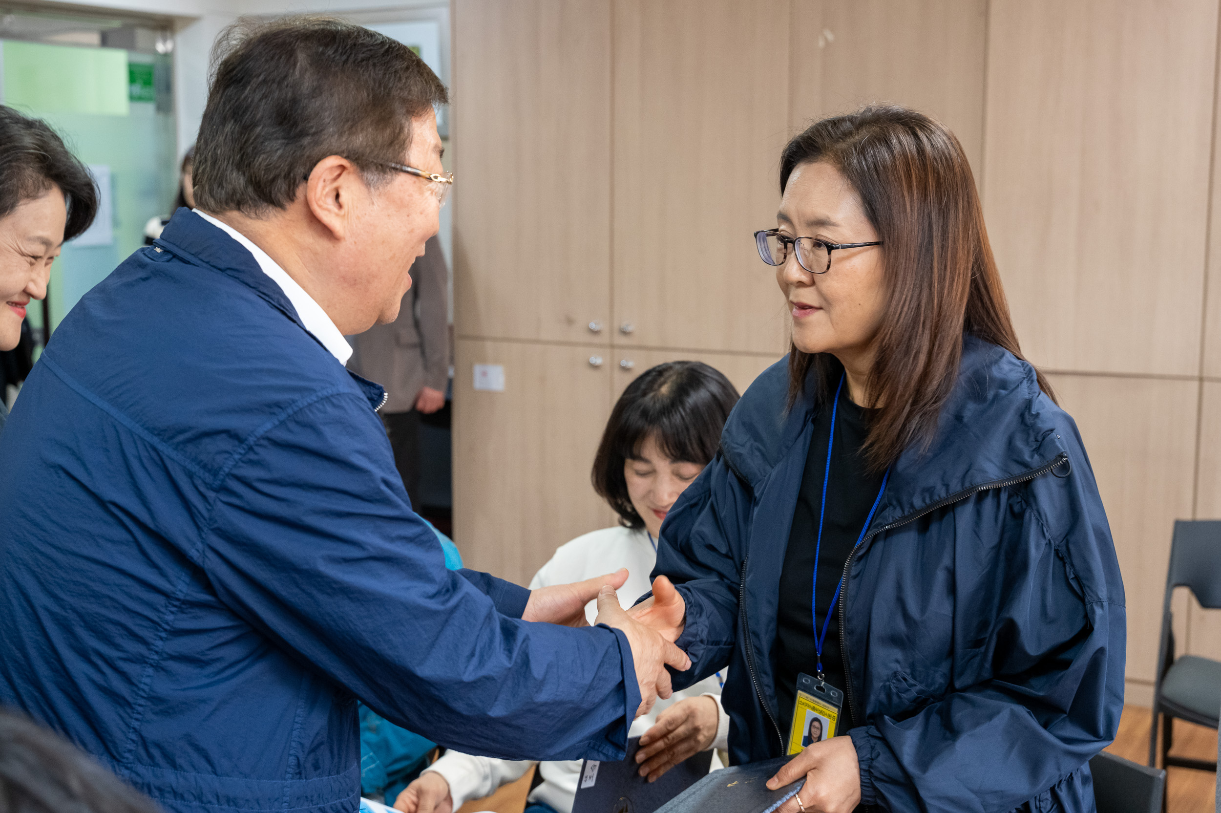 20250423-소비자식품위생감시원 위촉식 및 상반기 직무교육 20250423-59797_L_101737.jpg