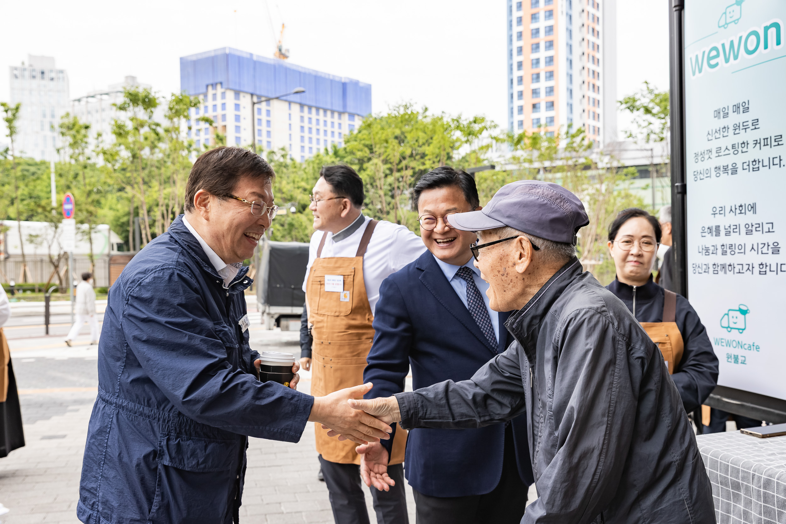 20250519-원불교 중곡교당-구의교당 커피차 제공 20250519-79926_L_172317.jpg