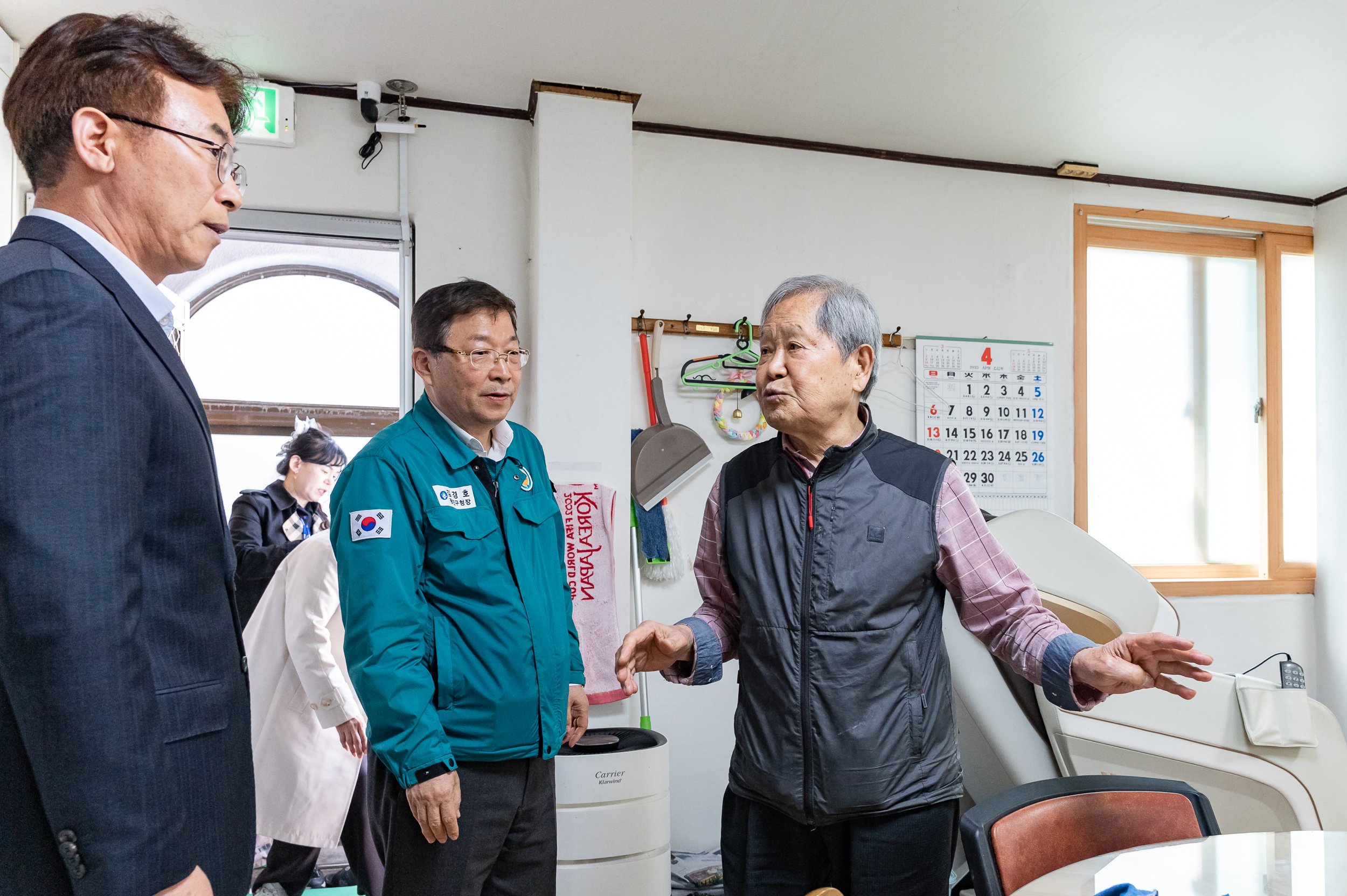 20250415-광진구 자양1동 경로당 방문 20250415-51676_L_102945.jpg