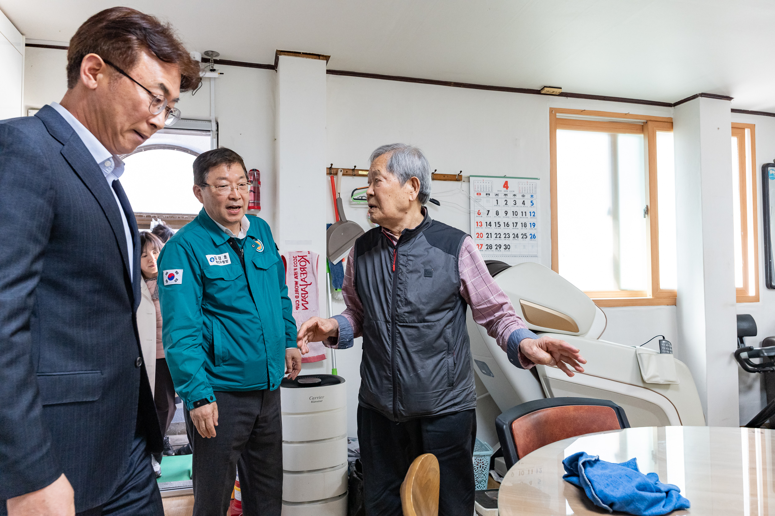 20250415-광진구 자양1동 경로당 방문 20250415-51679_L_102945.jpg