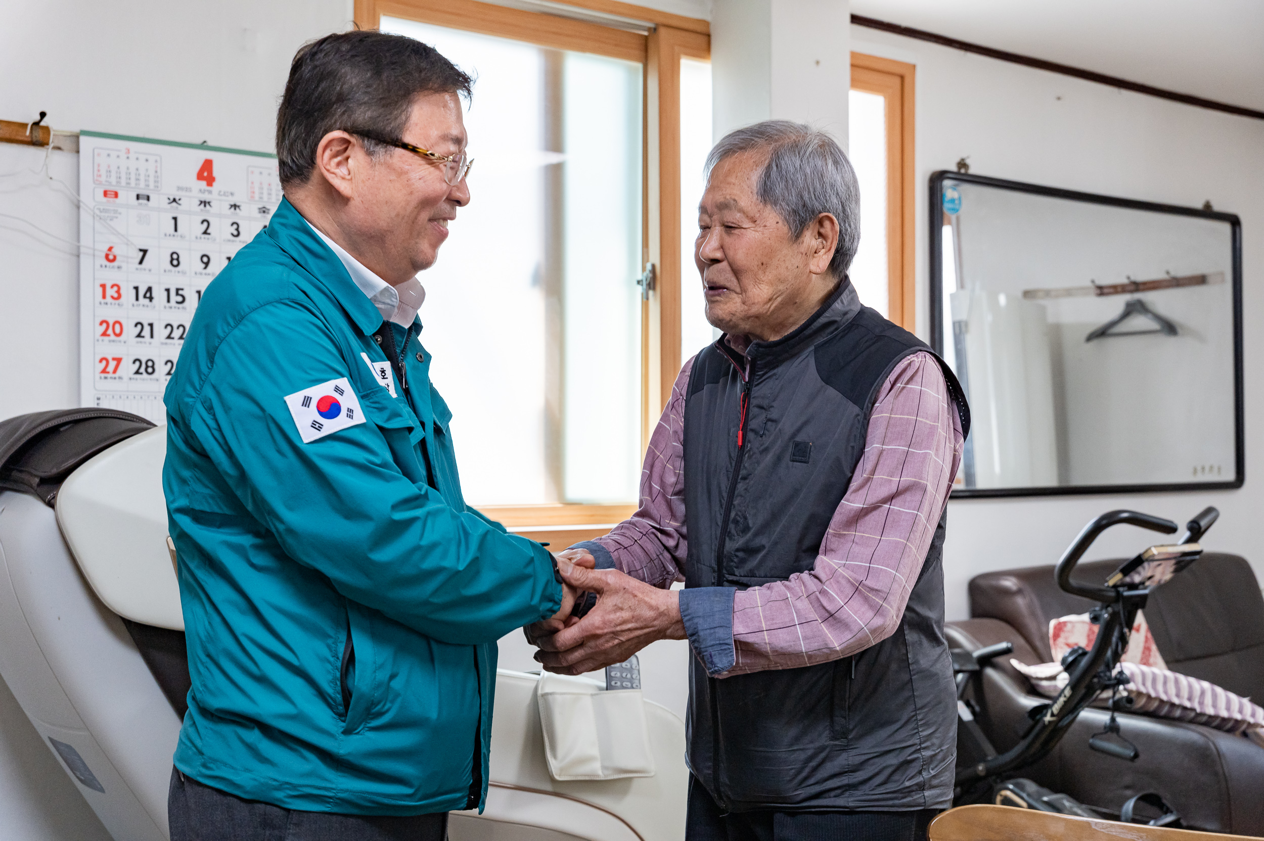 20250415-광진구 자양1동 경로당 방문 20250415-51691_L_102945.jpg