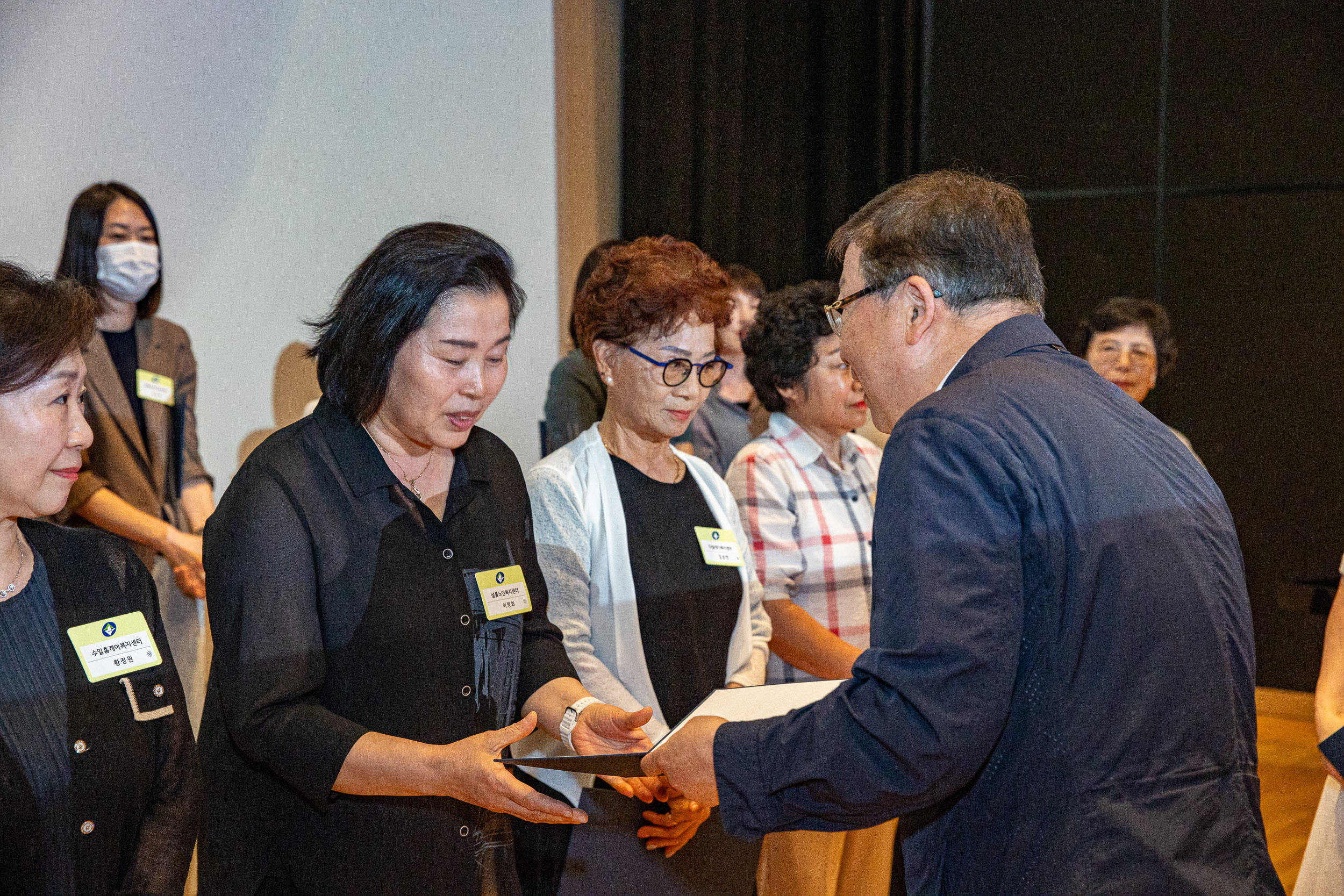 20250612-어르신돌봄 요양서비스 유공자 표창수여 및 힐링영화제 20250612-104061_L_144729.jpg