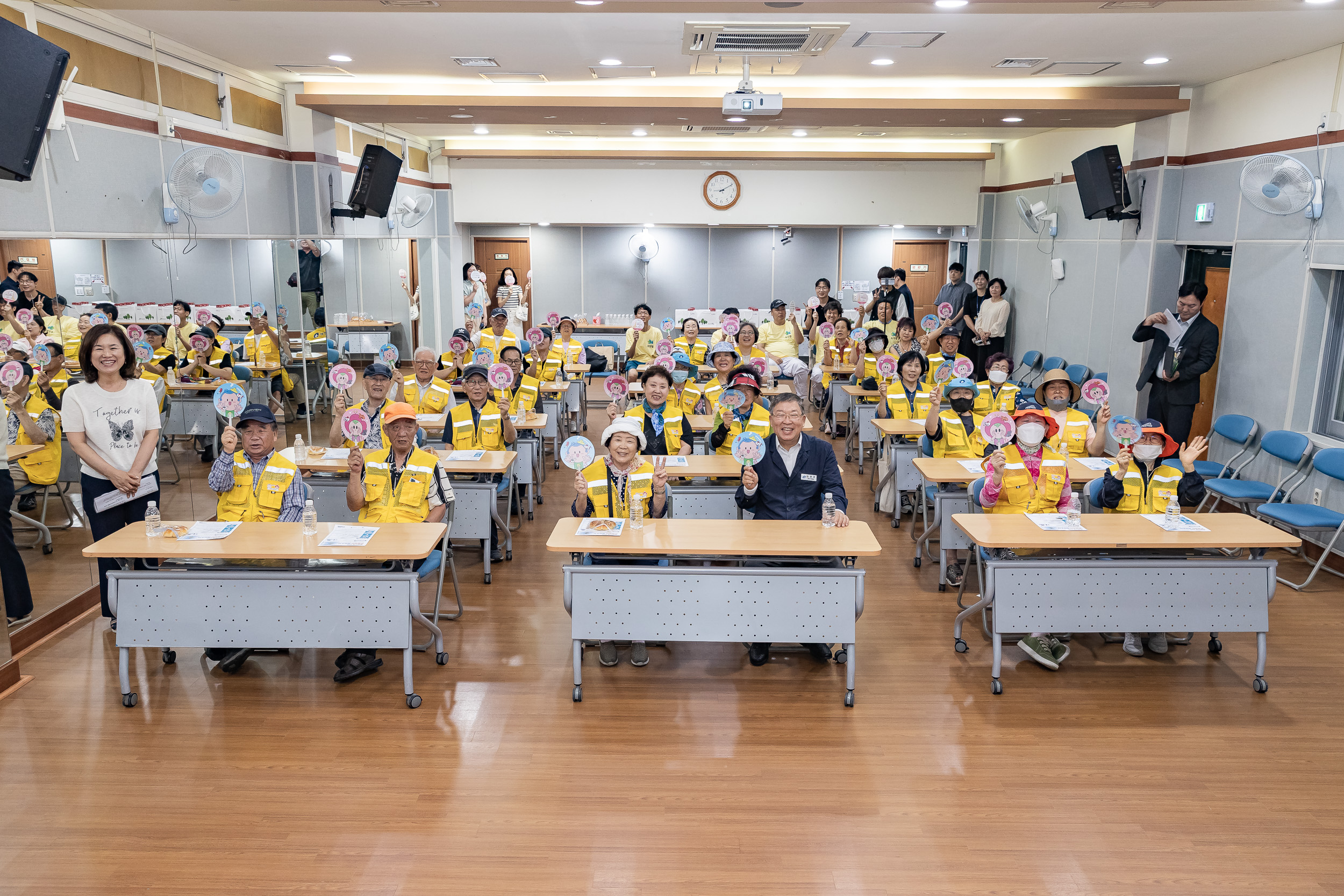 20250711-능동적인 어르신일자리 및 공공일자리 참여자 안전.보건 교육 20250711-2635_L_090753.jpg