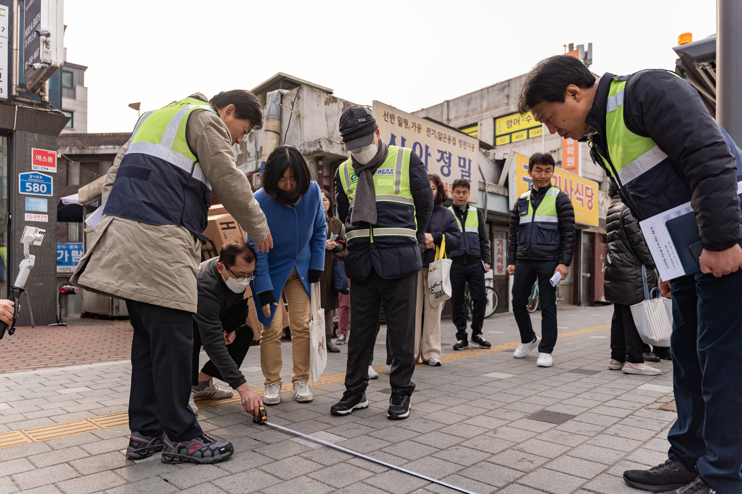 20250317-사거리 반사경, 버스정류장 시설장비 관련 현장점검 20250317-26527_L_155141.jpg