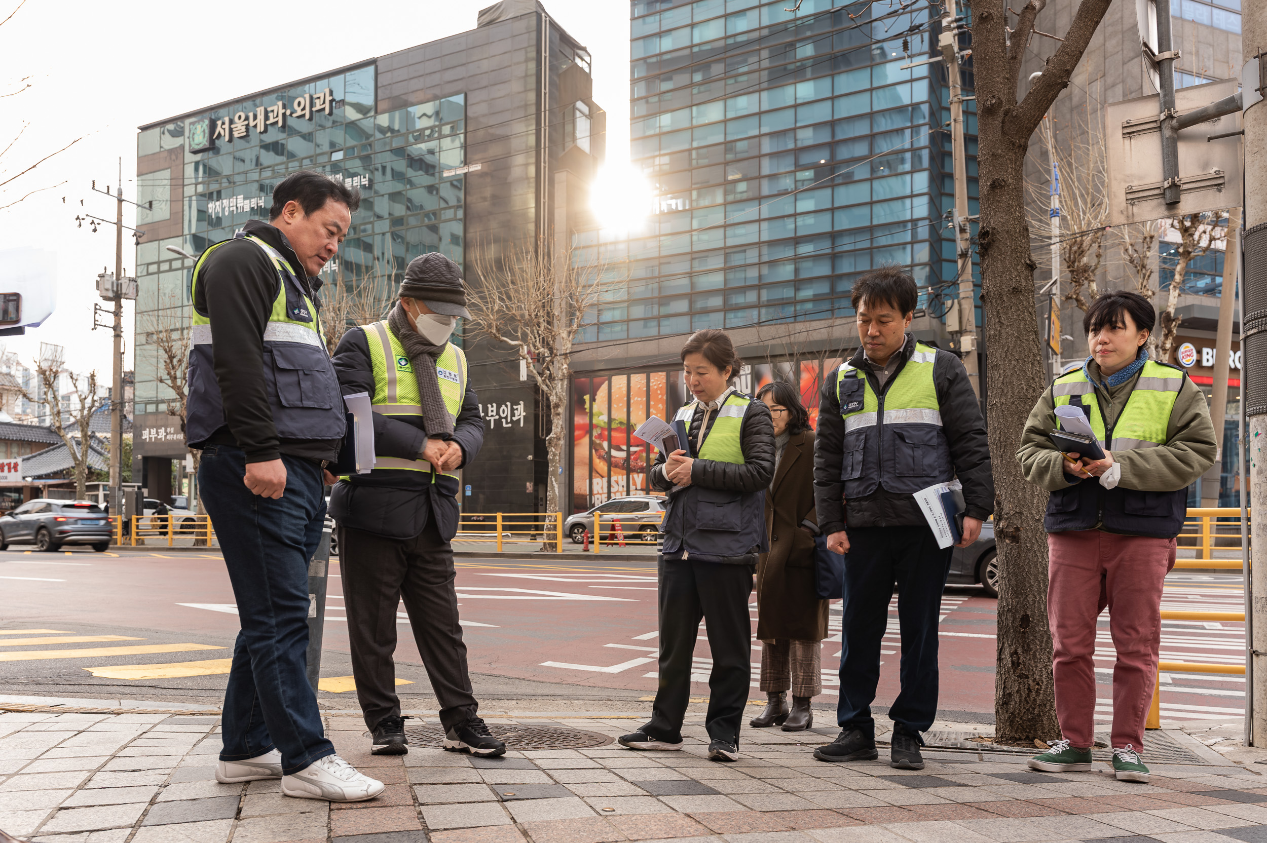 20250317-사거리 반사경, 버스정류장 시설장비 관련 현장점검 20250317-26629_L_155142.jpg