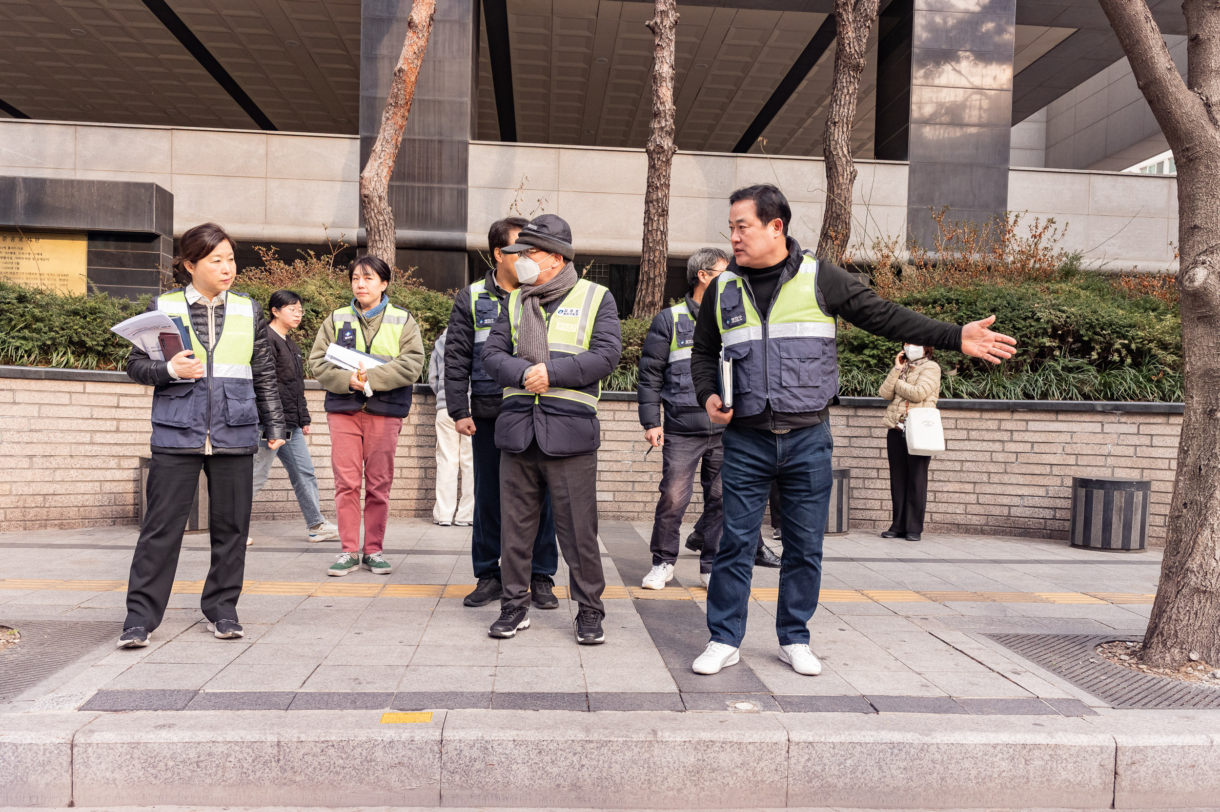 20250317-사거리 반사경, 버스정류장 시설장비 관련 현장점검 20250317-26655_L_155142.jpg