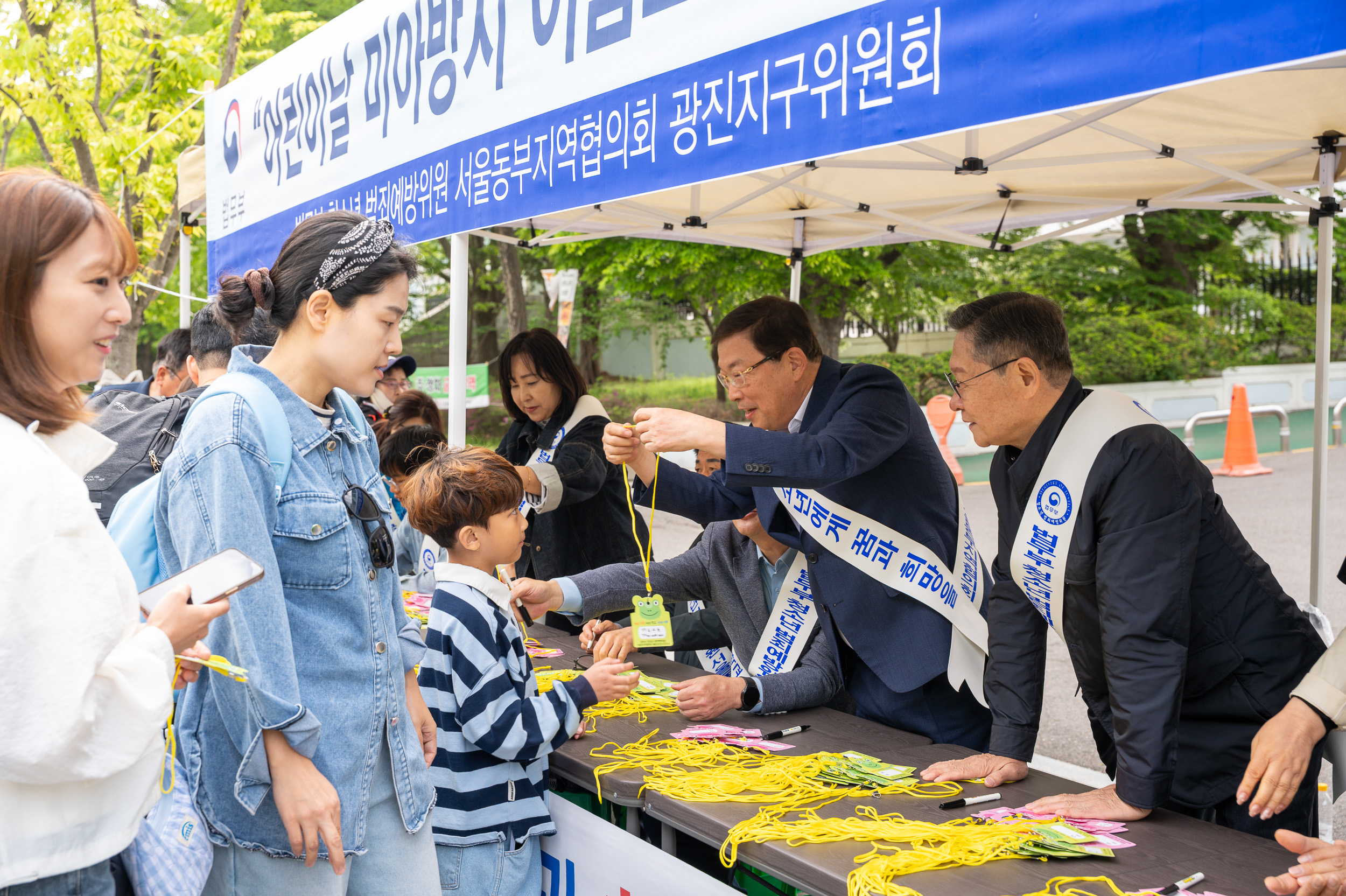 20250505-어린이날 이름표달아주기 행사 20250505-70058_L_102031.jpg