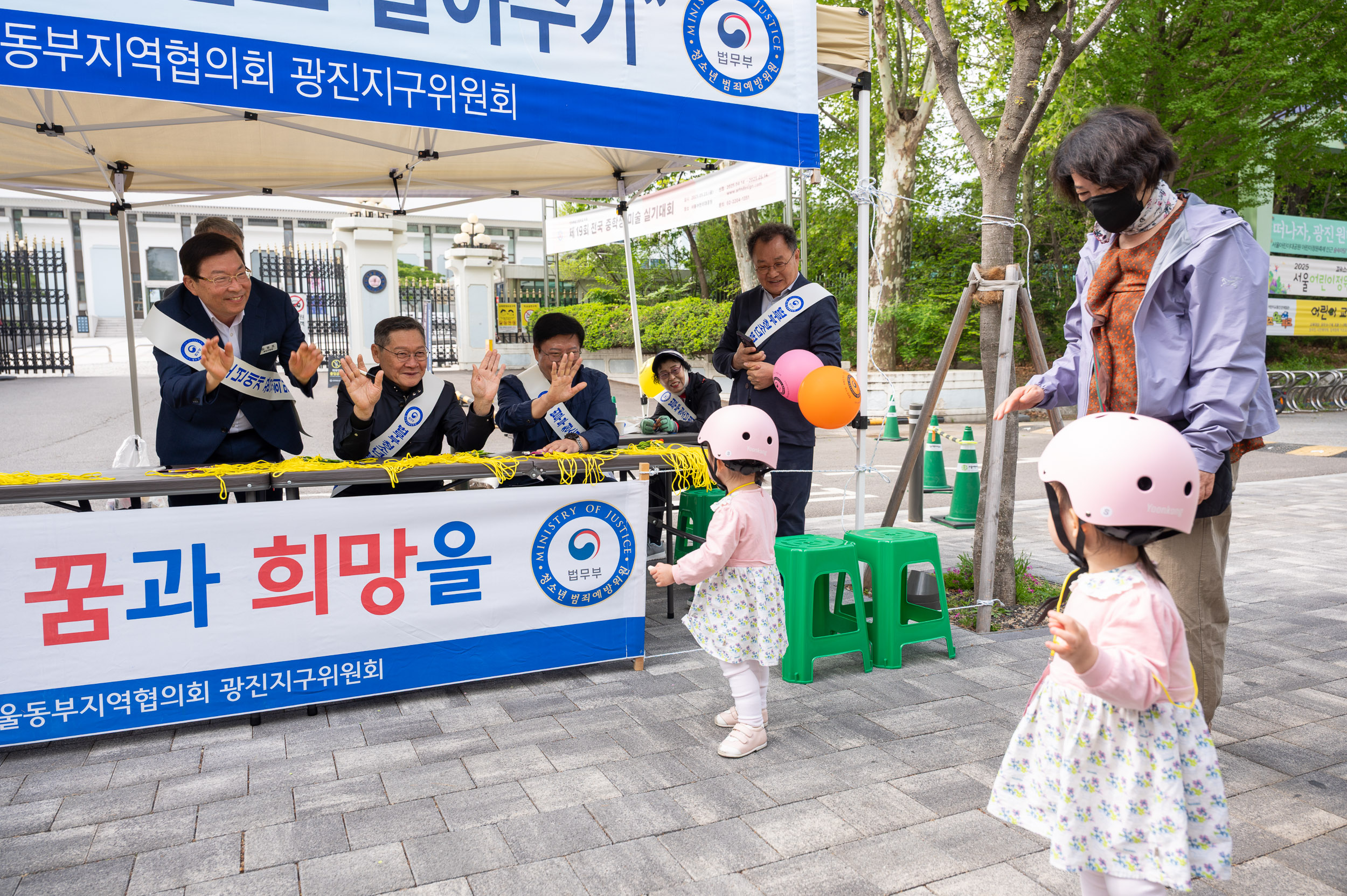 20250505-어린이날 이름표달아주기 행사 20250505-70147_L_102031.jpg