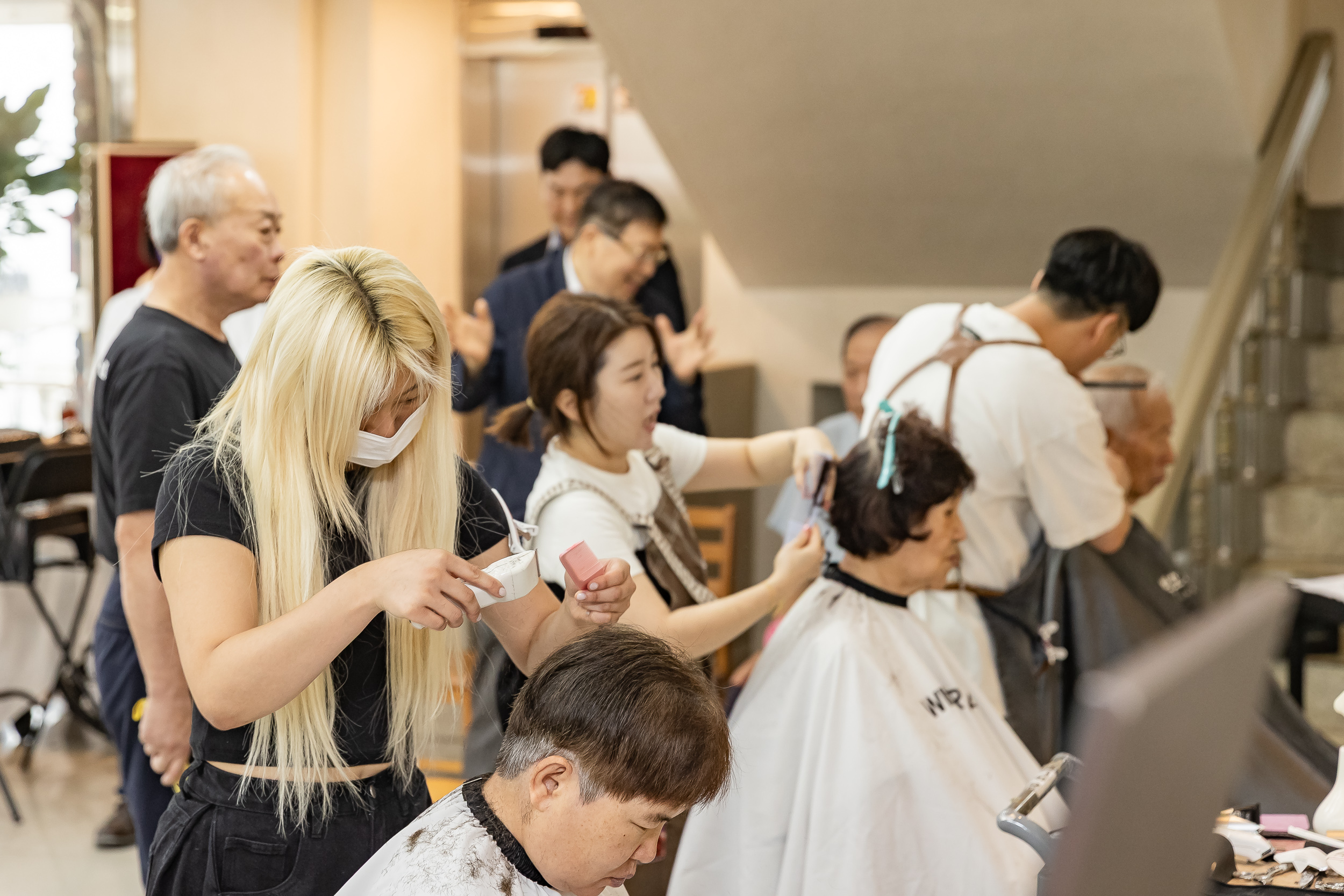 20250818-어르신 이.미용 봉사 20250818-1953_L_174020.jpg