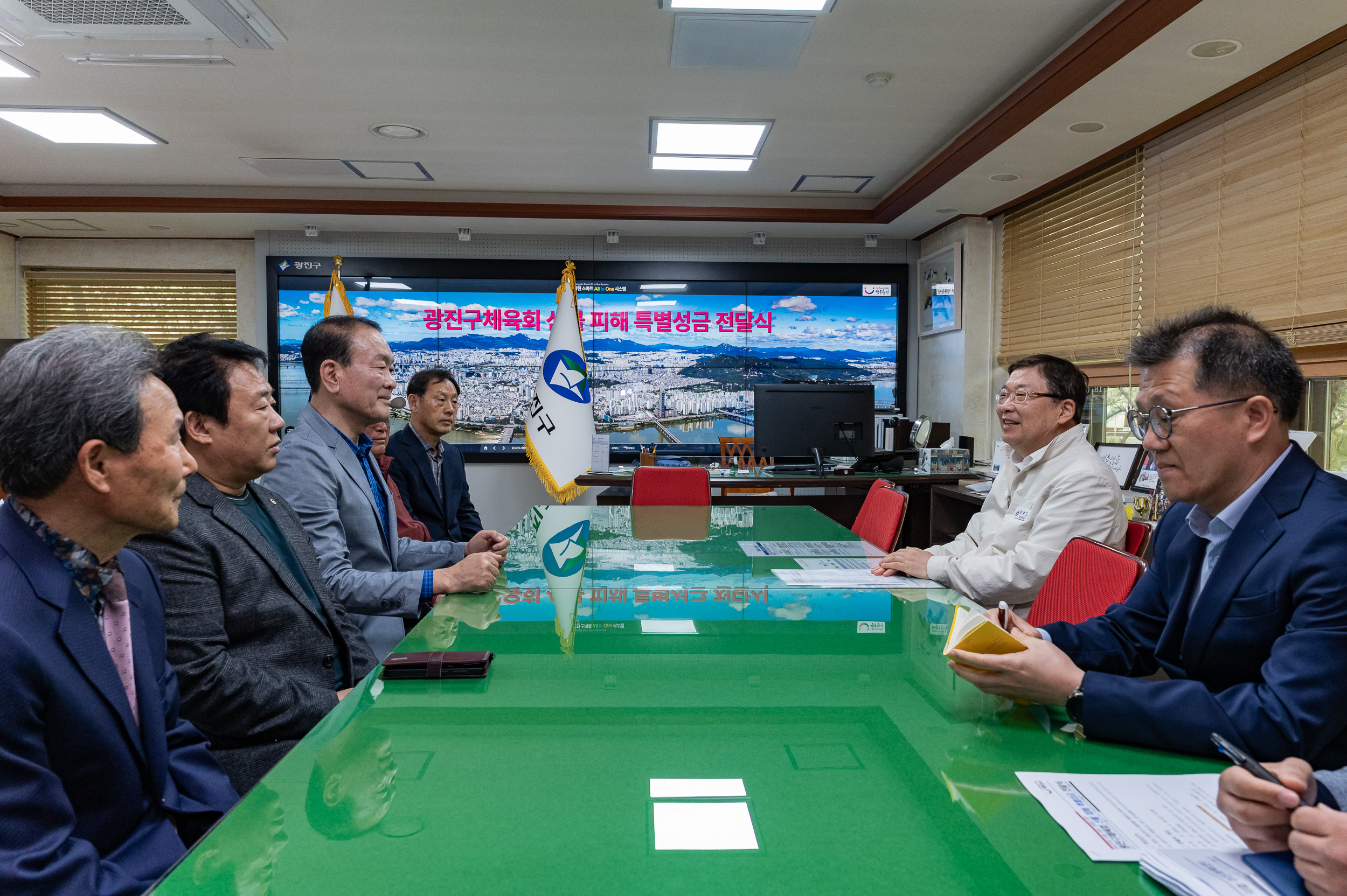 20250418-광진구 체육회 산불성금 전달식 20250418-52614_L_101708.jpg