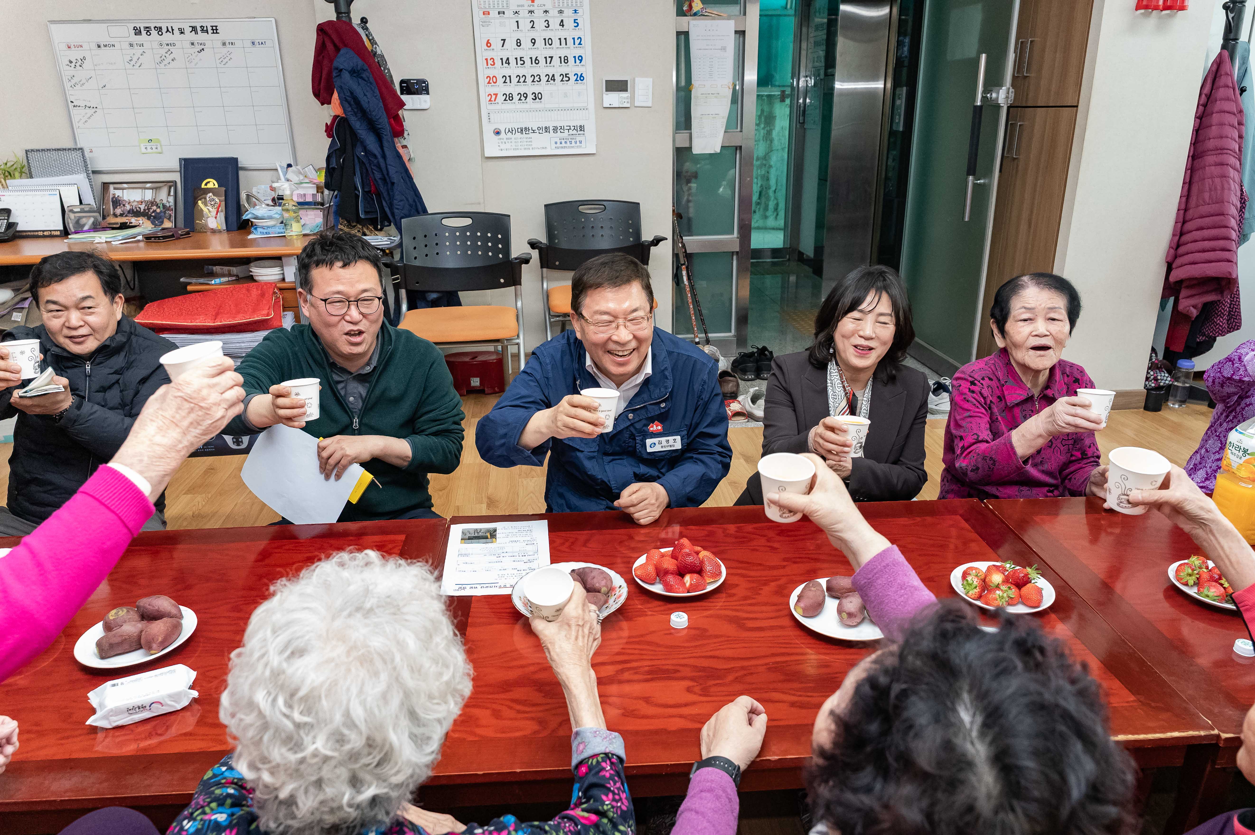 20250403-구립 자양2동 유수지경로당 위문 방문 20250403-42891_L_172428.jpg