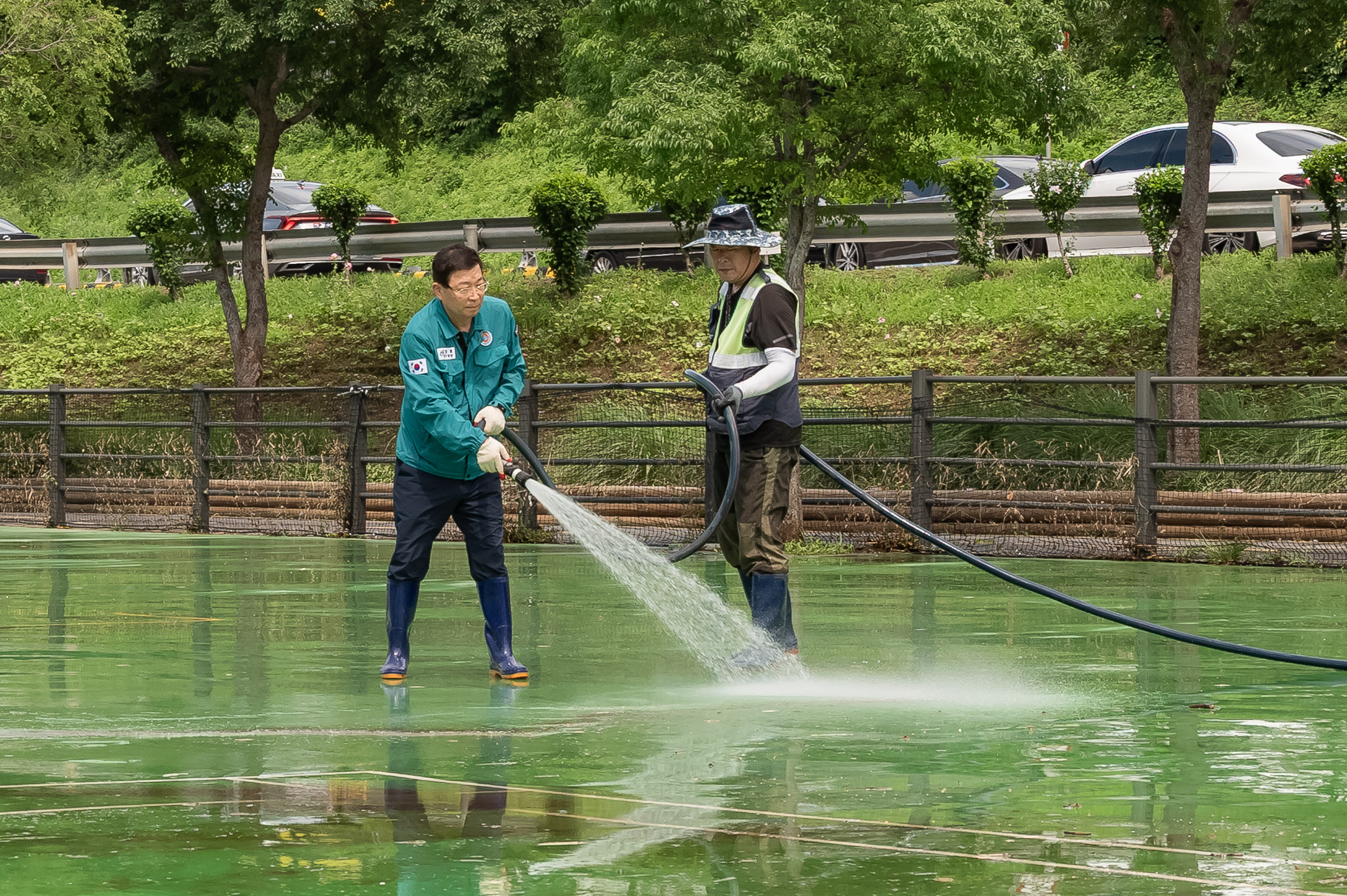20250720-중랑천 체육공원 수해복구현장 청소작업자 위문 방문 20250720-11494_L_175639.jpg