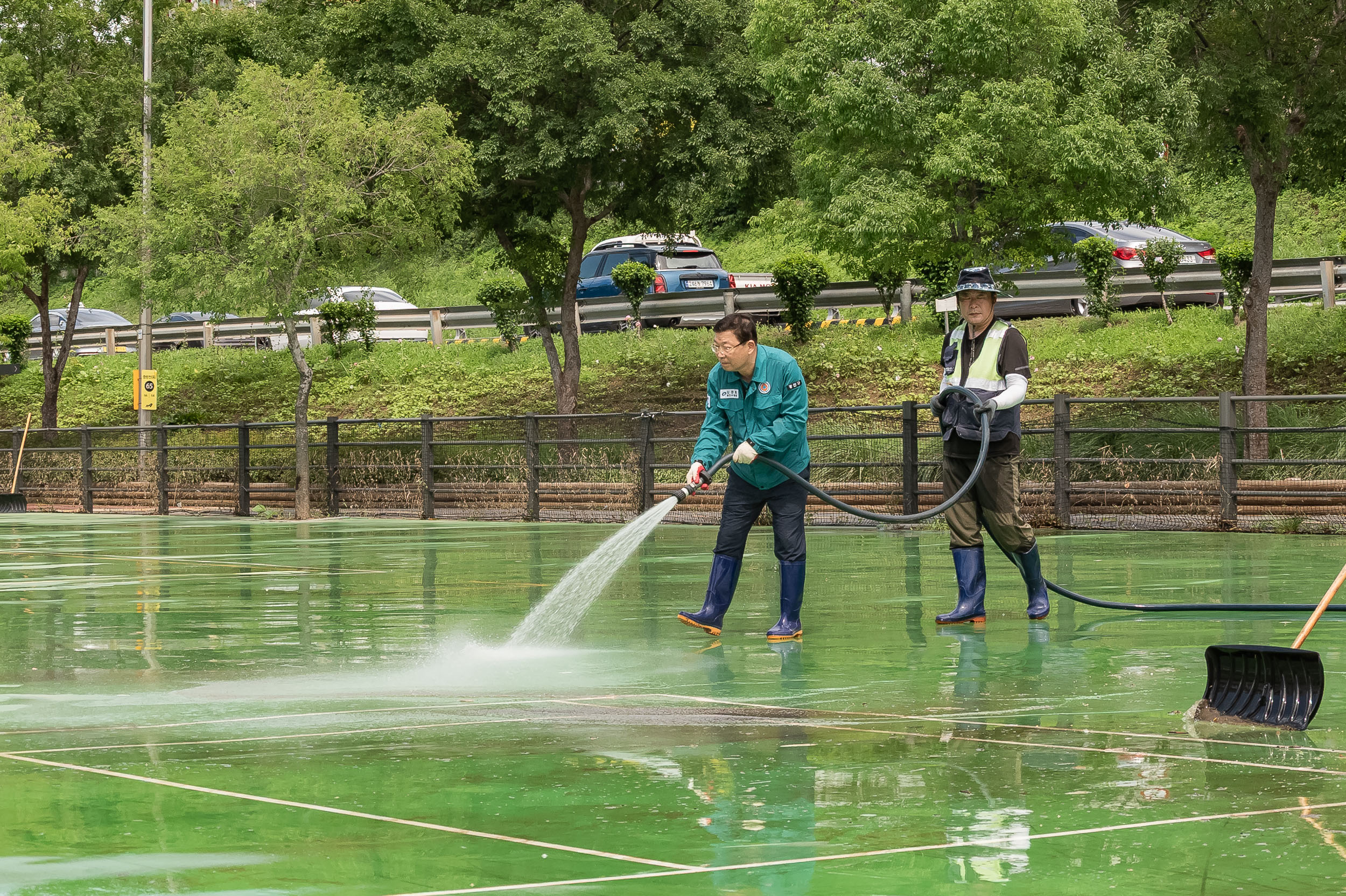20250720-중랑천 체육공원 수해복구현장 청소작업자 위문 방문 20250720-11502_L_175639.jpg