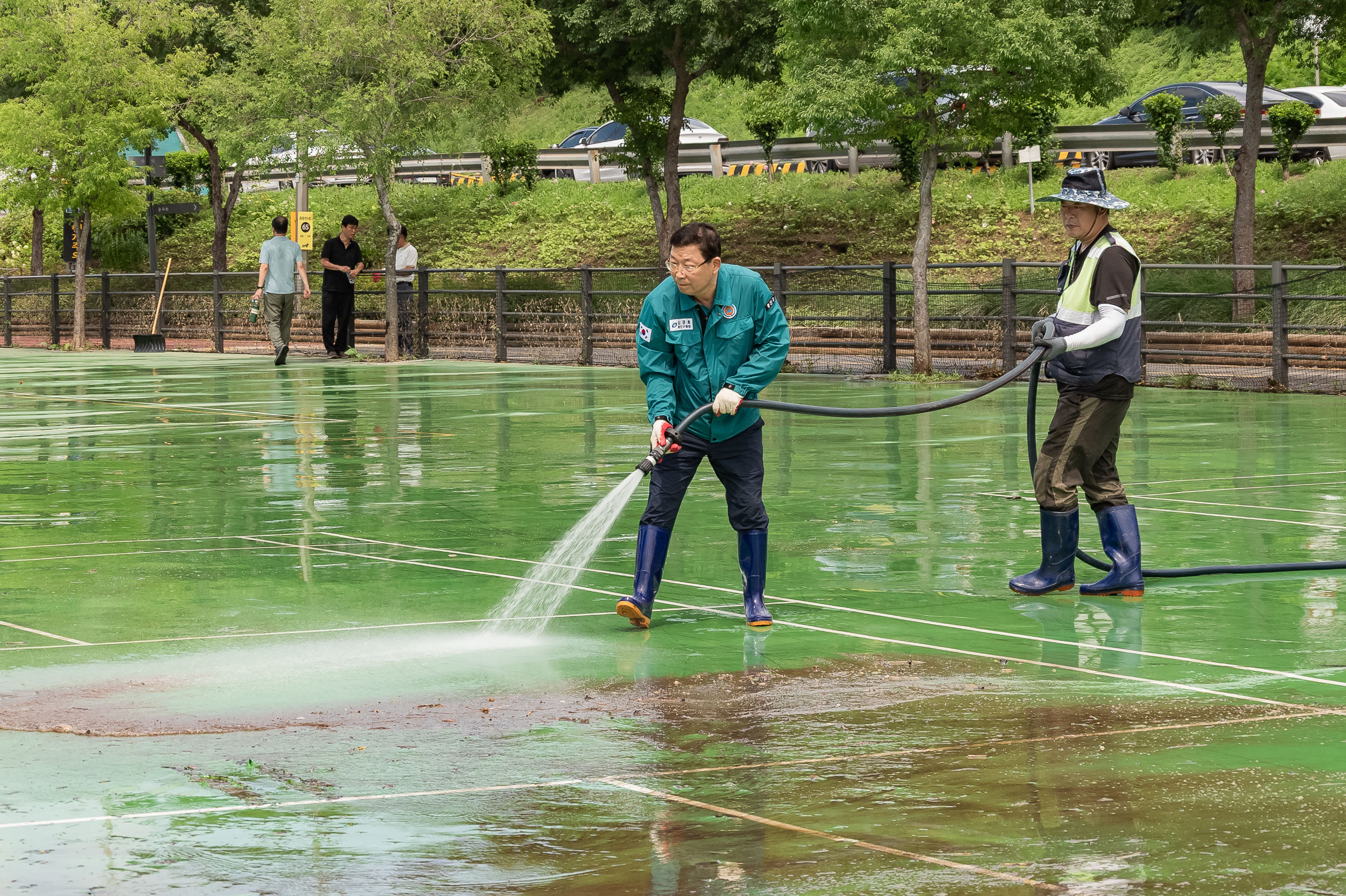 20250720-중랑천 체육공원 수해복구현장 청소작업자 위문 방문 20250720-11639_L_175639.jpg