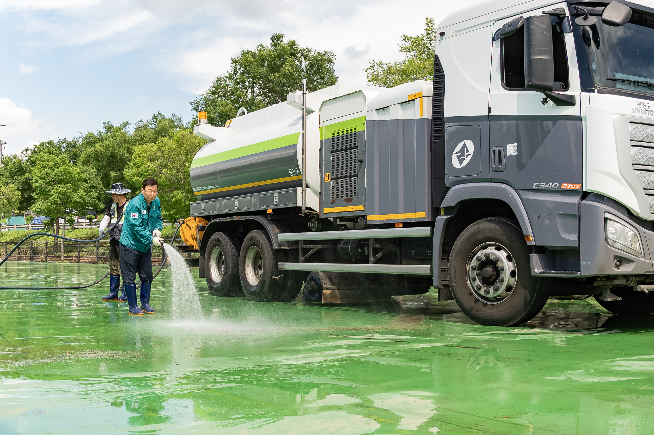 20250720-중랑천 체육공원 수해복구현장 청소작업자 위문 방문 20250720-11794_L_175639.jpg