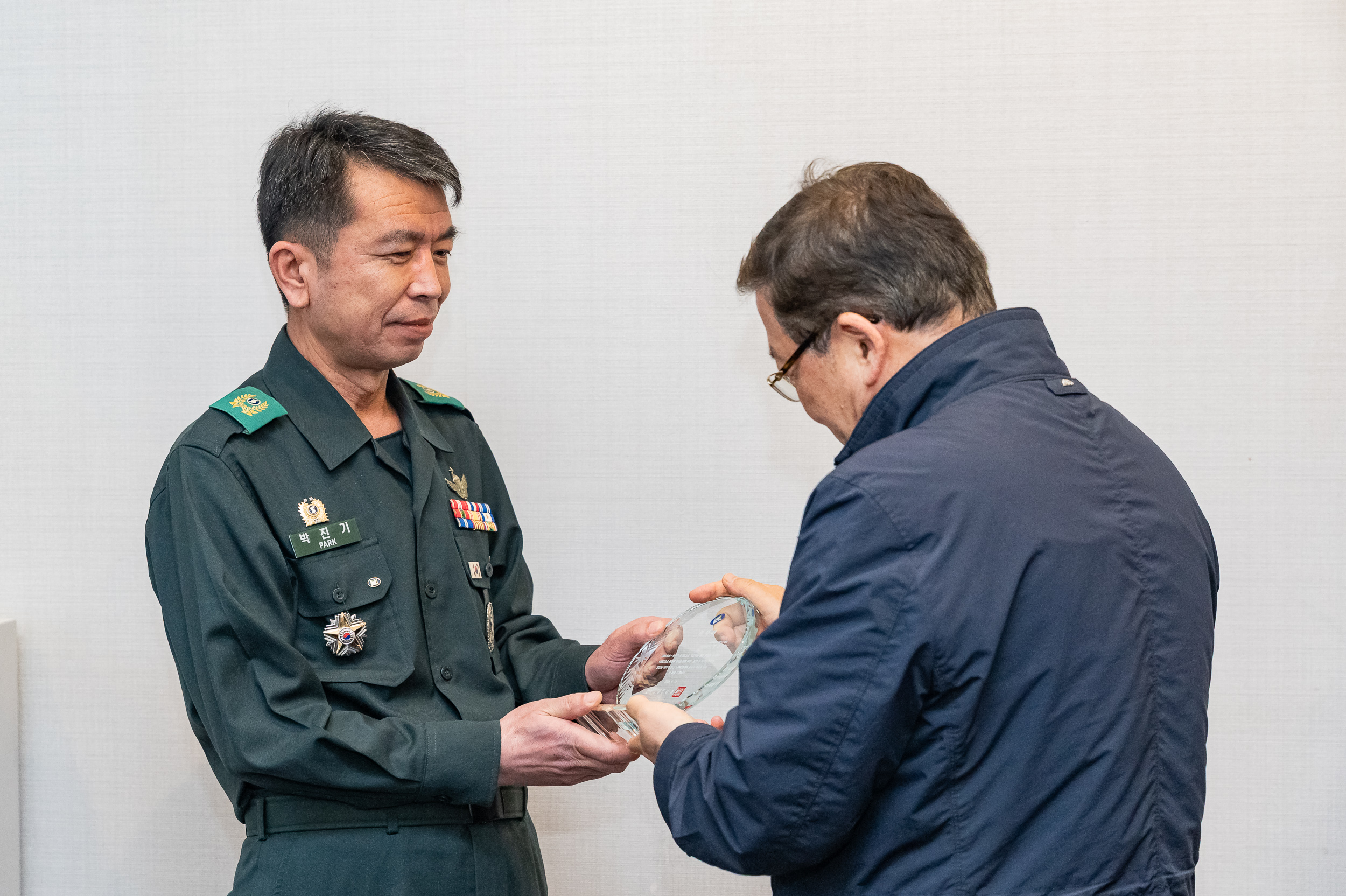 20250415-221여단 1대대 동대장 간담회 및 감사패 수여 20250415-51197_L_102559.jpg