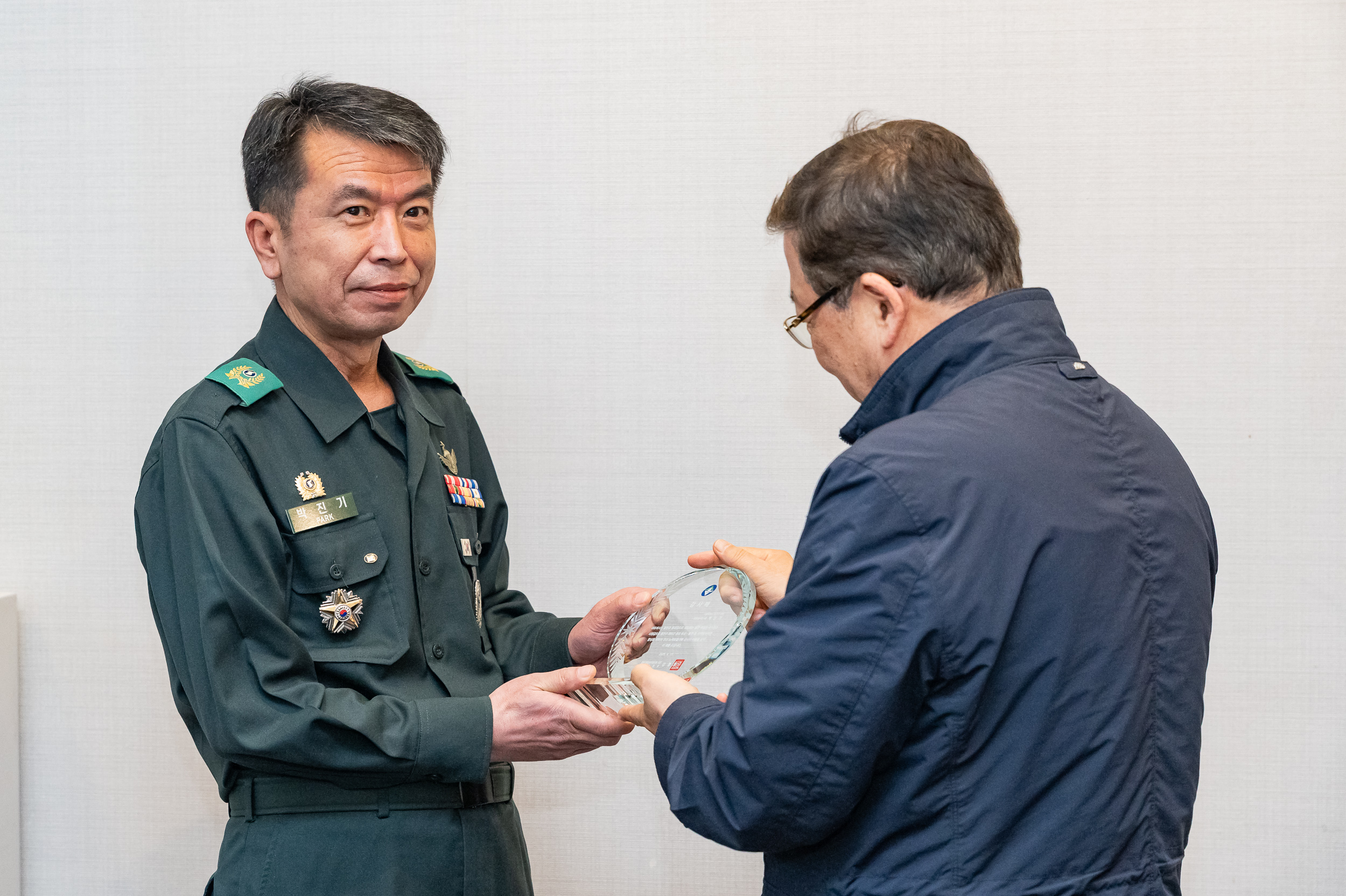 20250415-221여단 1대대 동대장 간담회 및 감사패 수여 20250415-51202_L_102559.jpg