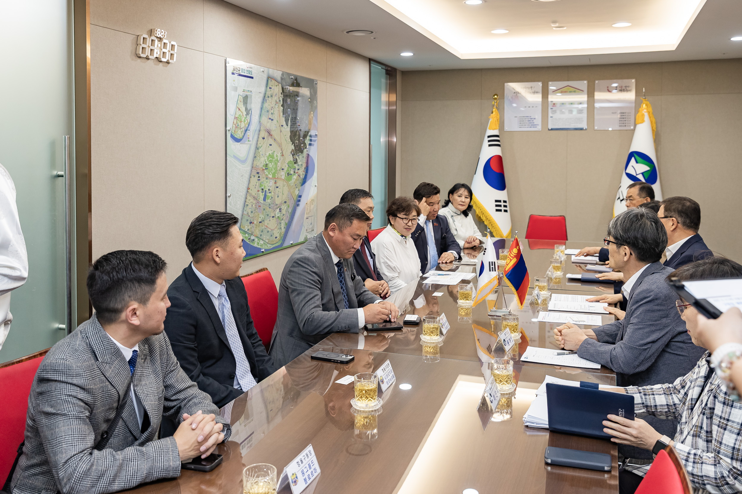 20250821-몽골 항올구의회 방문단 면담 20250821-5330_L_111710.jpg
