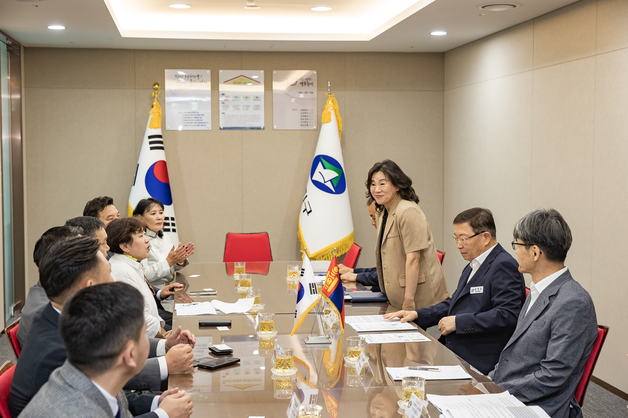 20250821-몽골 항올구의회 방문단 면담 20250821-5370_L_111711.jpg