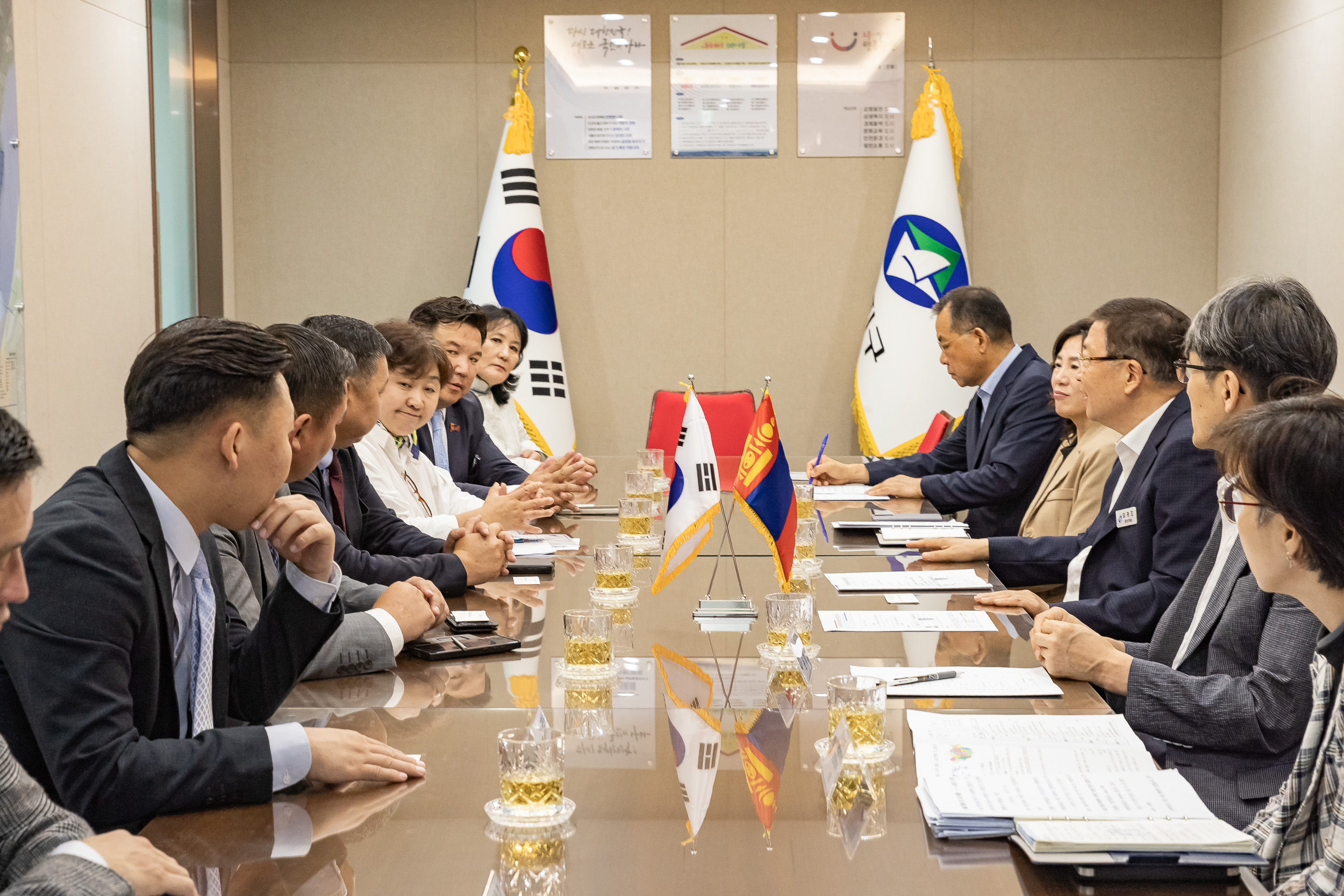 20250821-몽골 항올구의회 방문단 면담 20250821-5402_L_111711.jpg
