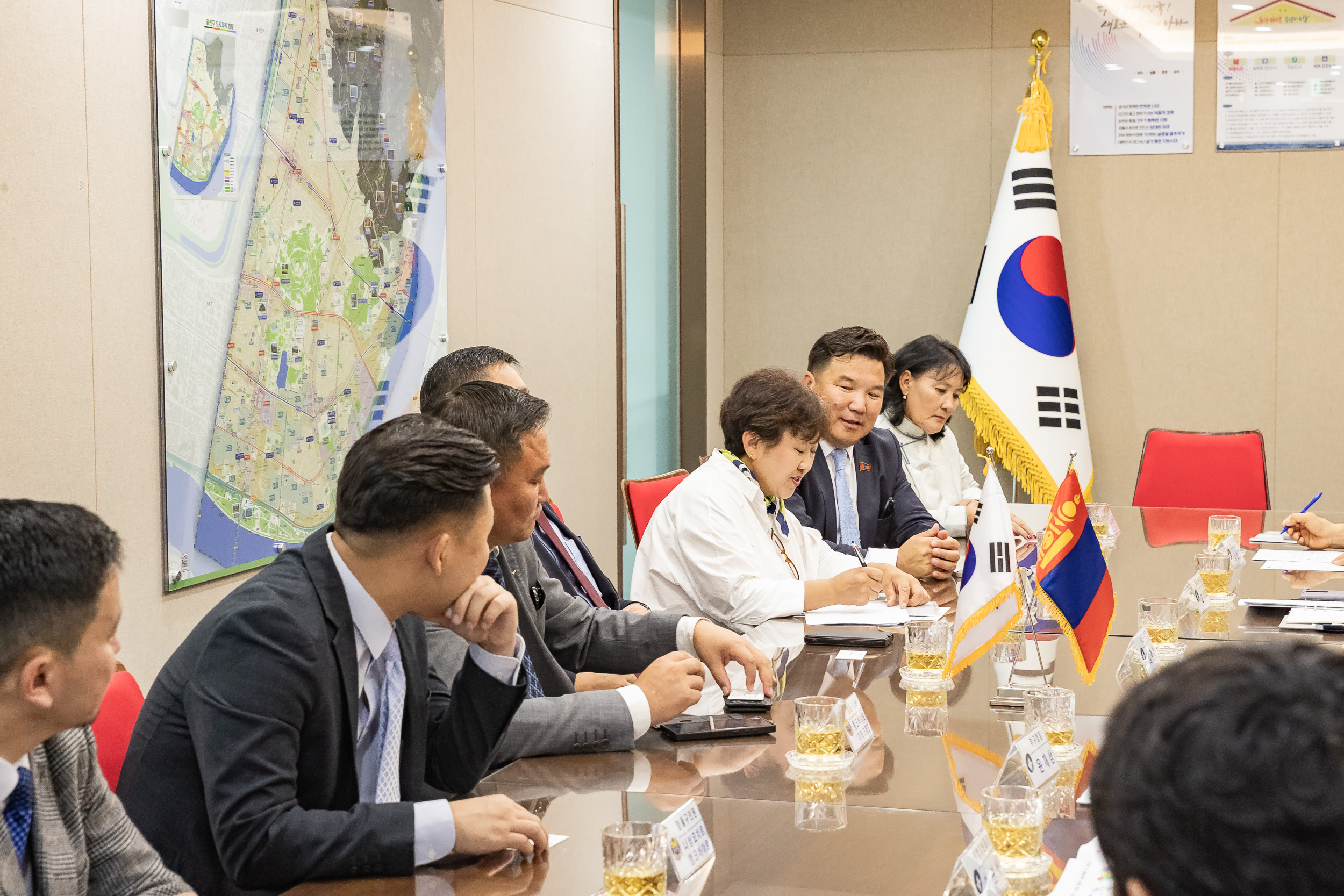 20250821-몽골 항올구의회 방문단 면담 20250821-5417_L_111711.jpg