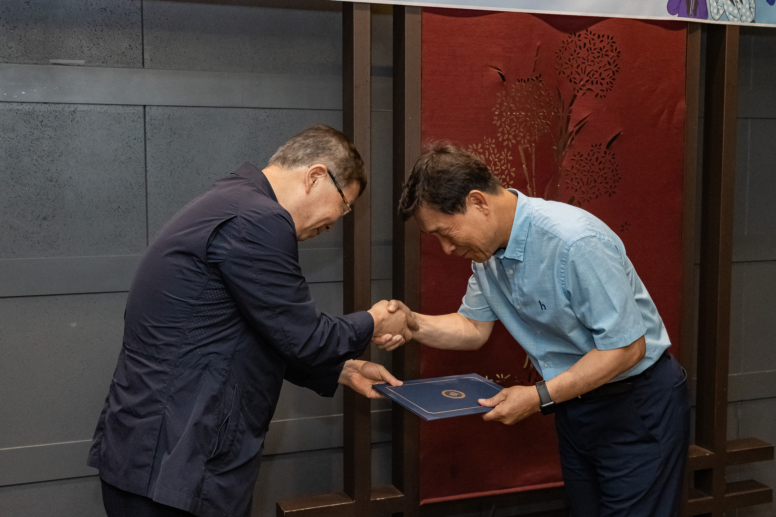 20250618-상반기 퇴임자 오찬 간담회 20250618-111180_L_195834.jpg