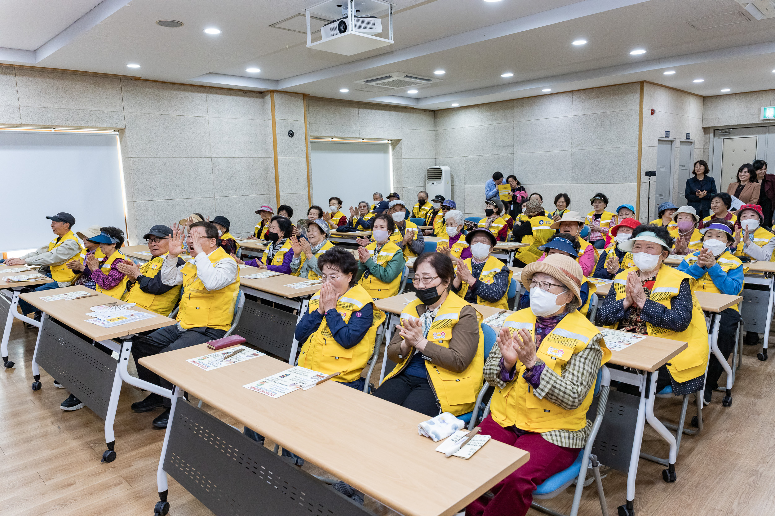 20250417-자양4동 노인일자리 안전교육 20250417-52115_L_101006.jpg