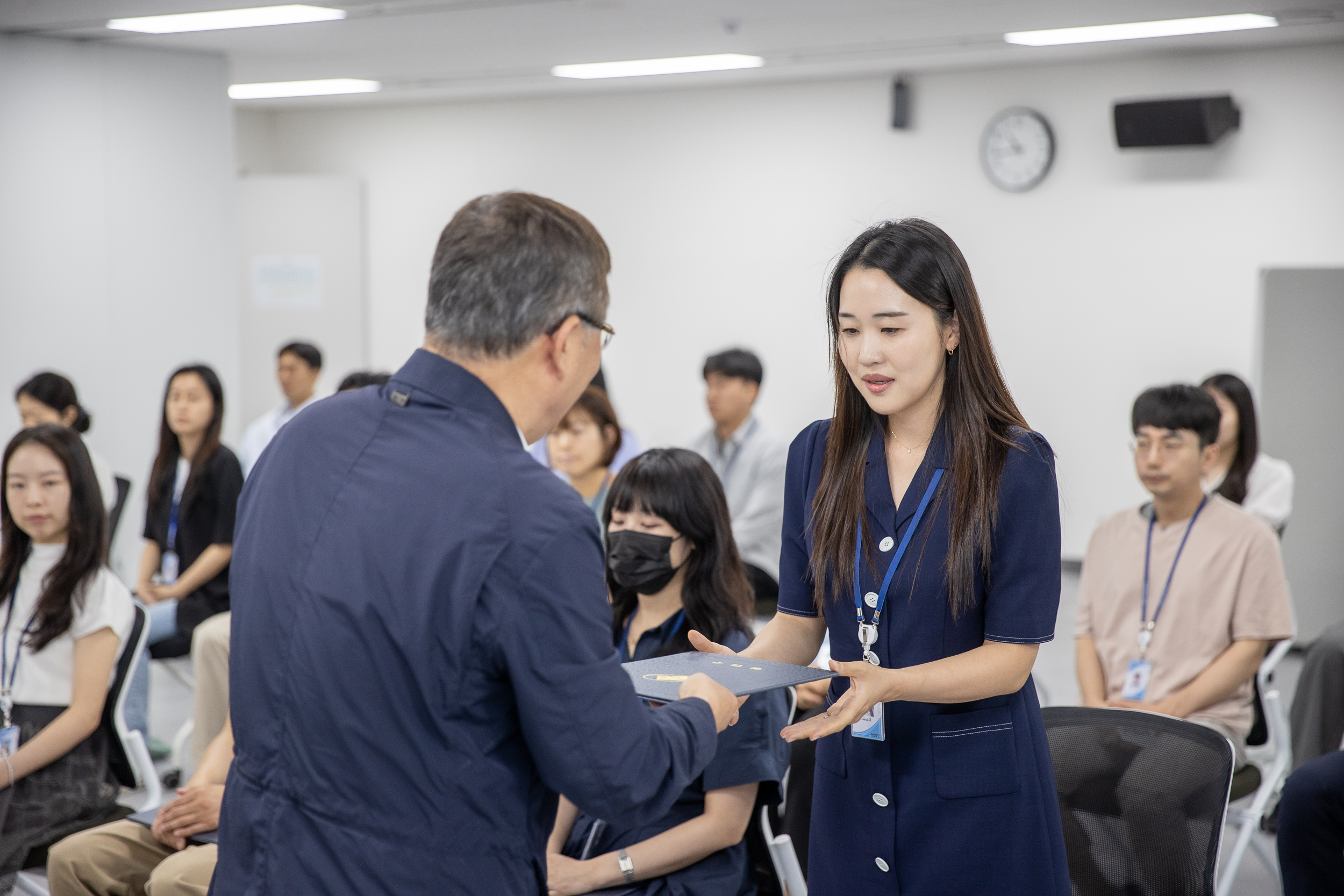20250630-2025 하반기 정기인사 발령장 수여식 20250630-117088_L_123003.jpg