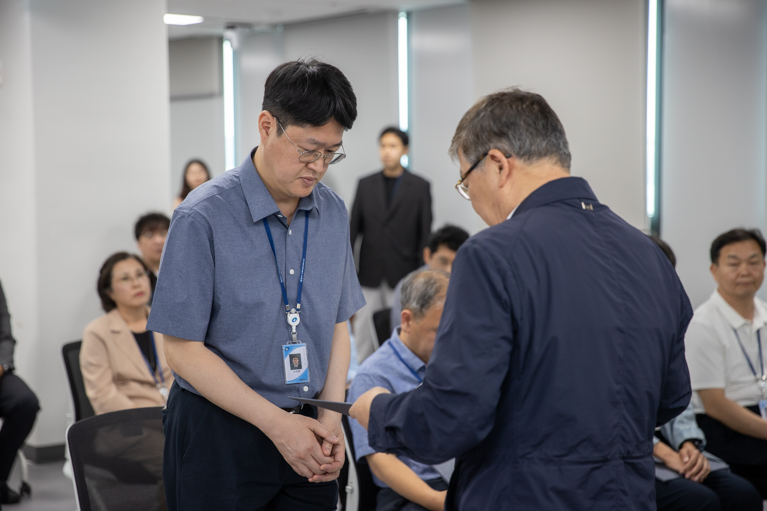 20250630-2025 하반기 정기인사 발령장 수여식 20250630-116697_L_122959.jpg