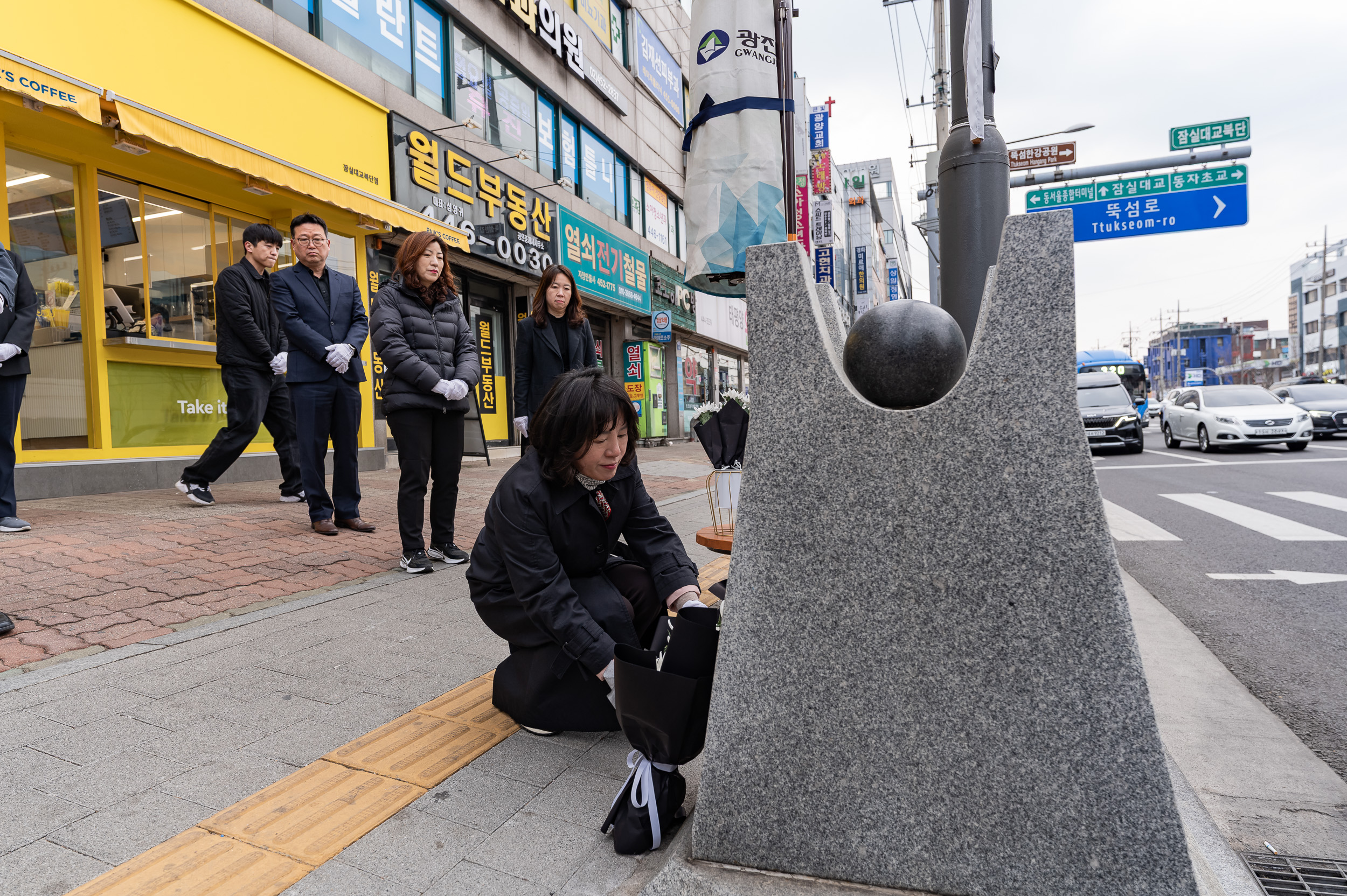 20250328-의사자 예우를 위한 헌화 20250328-38348_L_084722.jpg