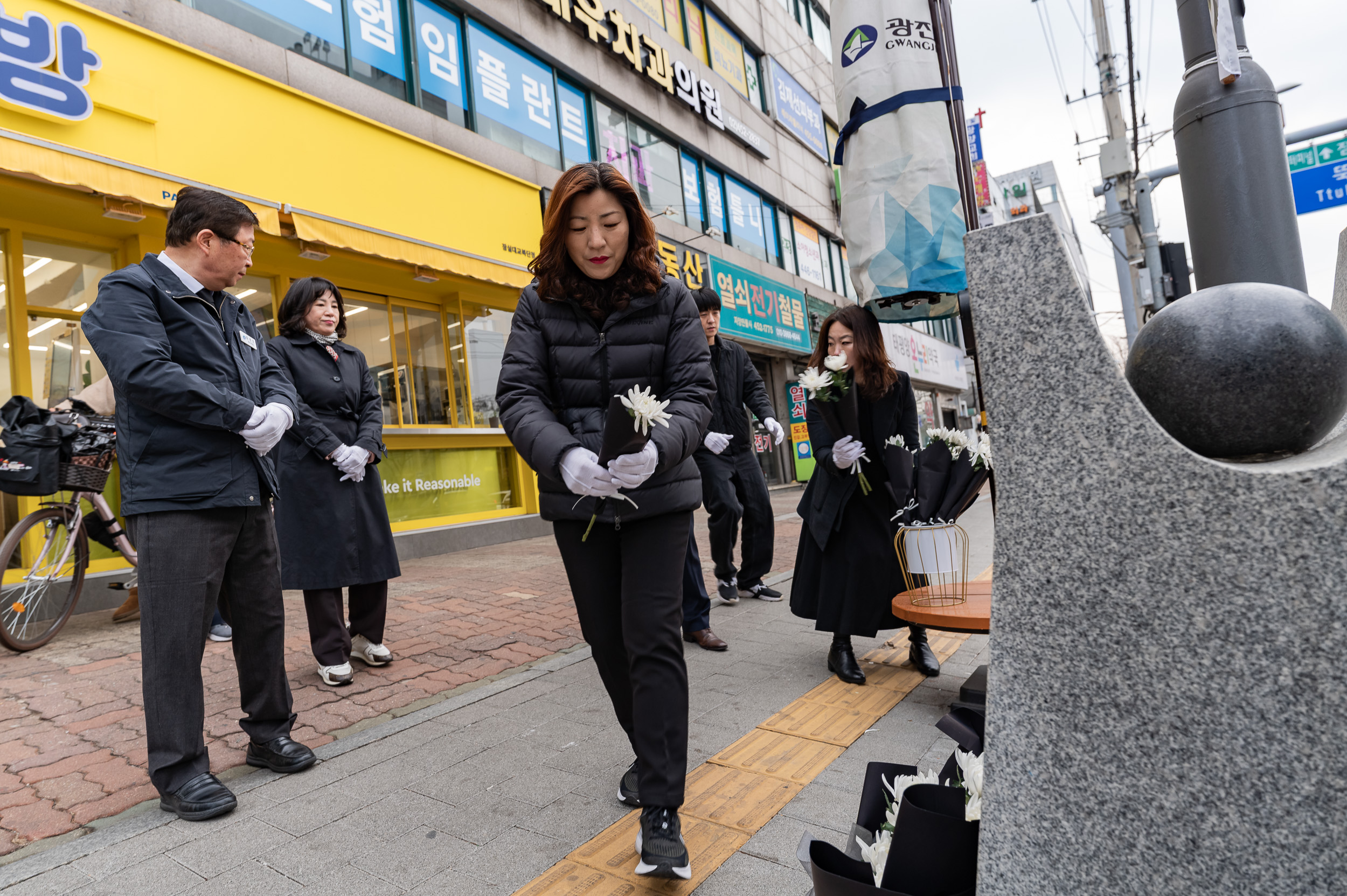 20250328-의사자 예우를 위한 헌화 20250328-38353_L_084722.jpg