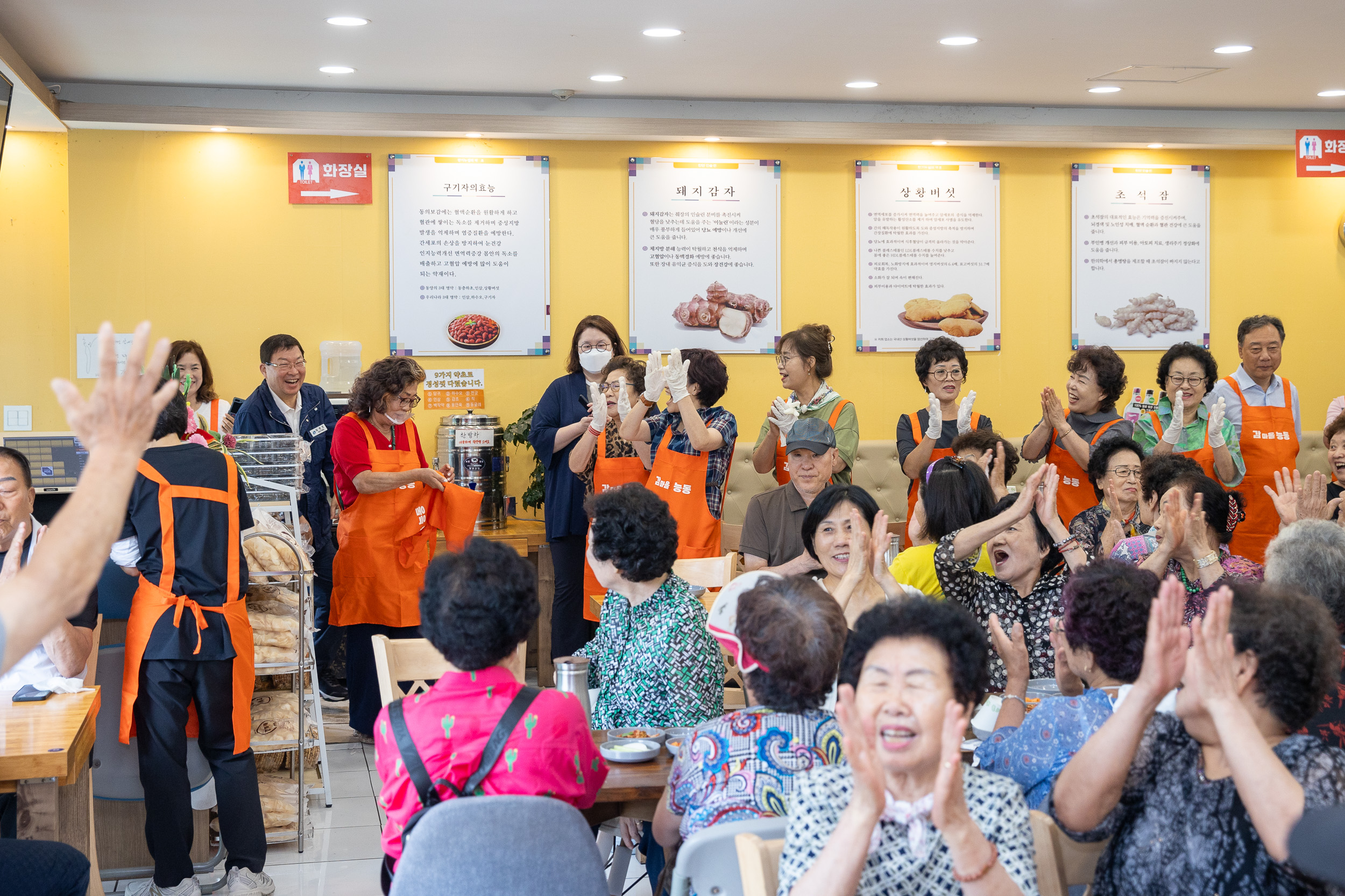 20250718-능동 어르신 건강한 여름나기 초복맞이 삼계탕 나눔 행사 20250718-8553_L_174138.jpg