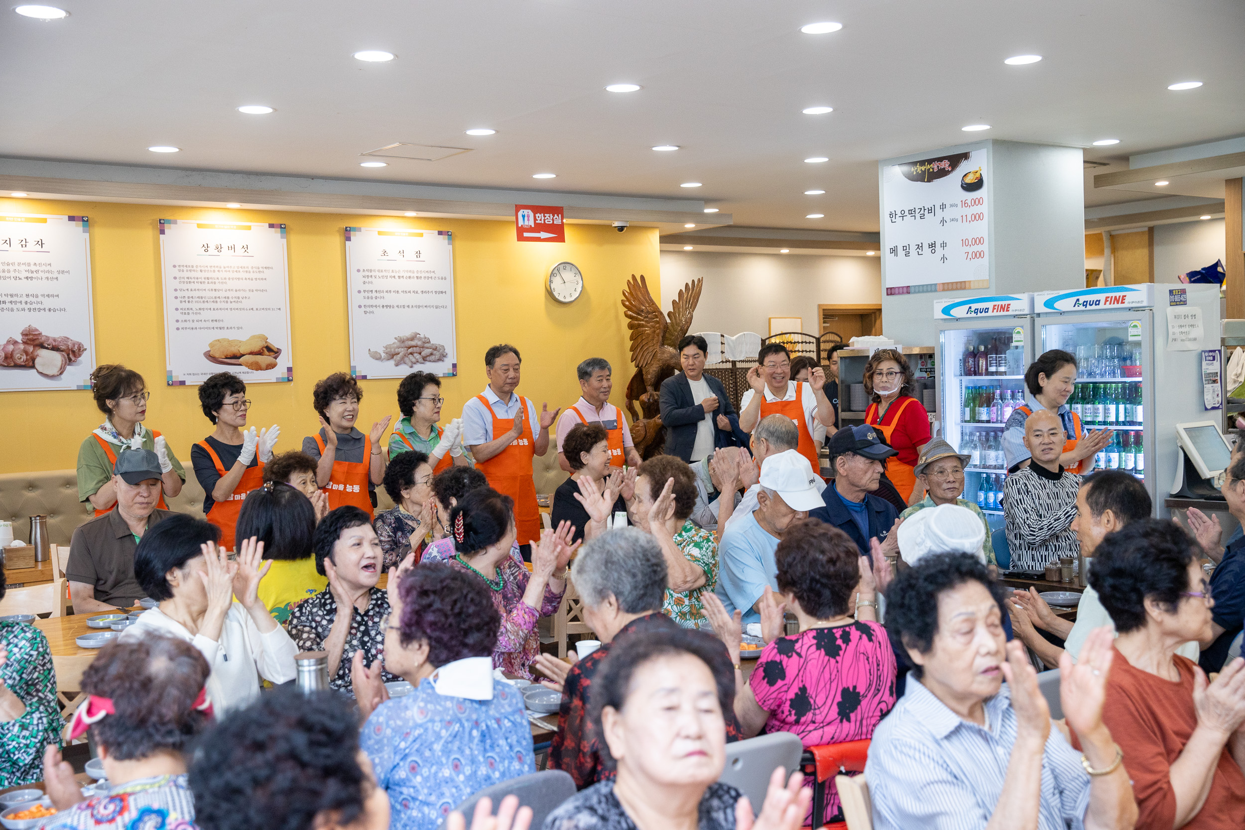 20250718-능동 어르신 건강한 여름나기 초복맞이 삼계탕 나눔 행사 20250718-8574_L_174138.jpg