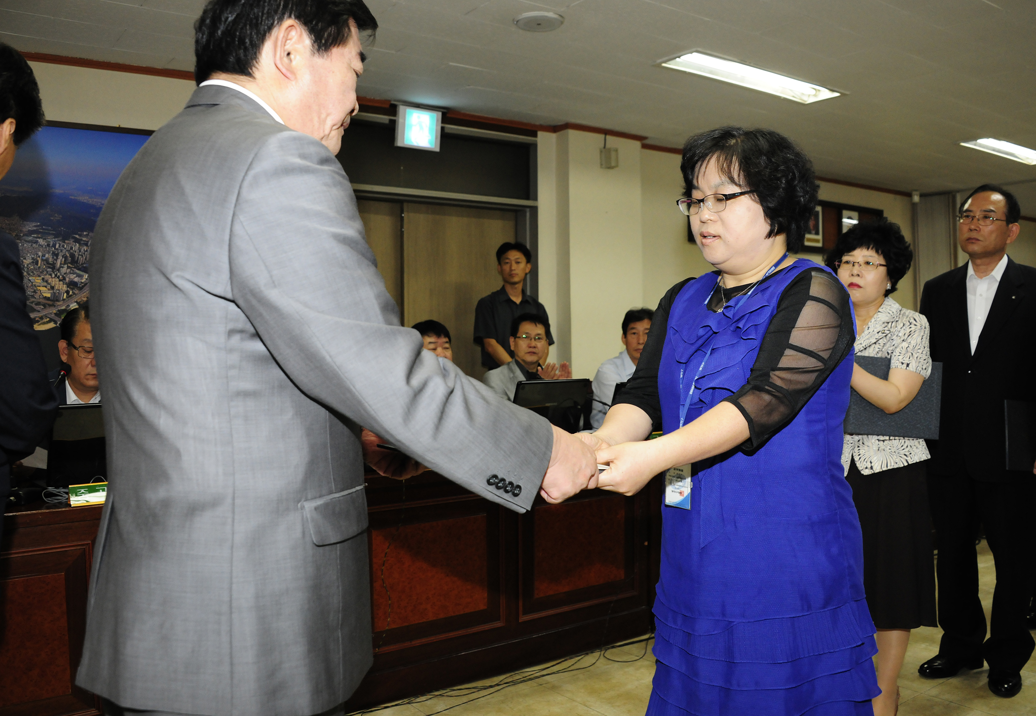 20110721-확대간부회의 표창장 수여 38692.JPG